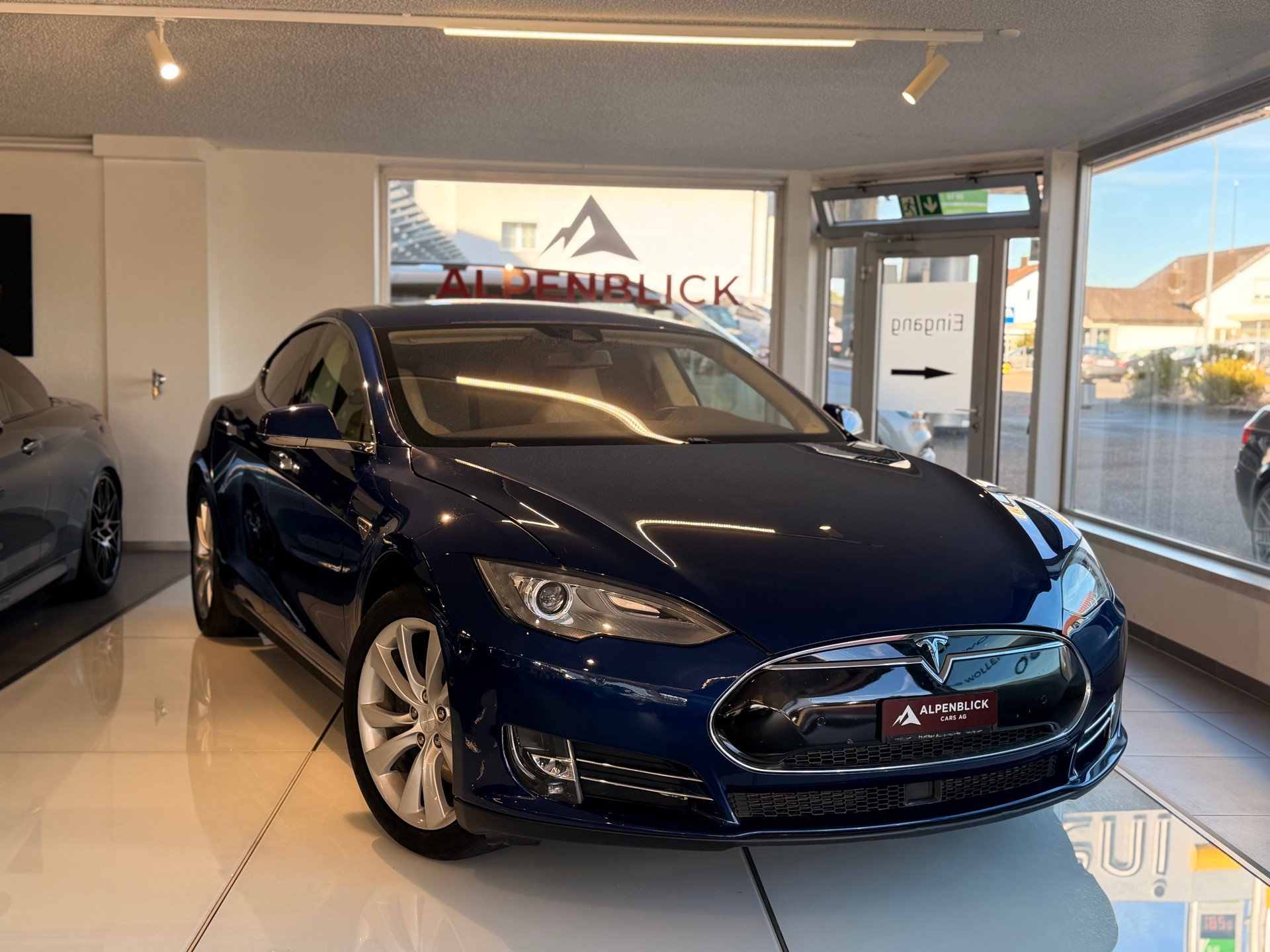 TESLA Model S 85 D-image-0