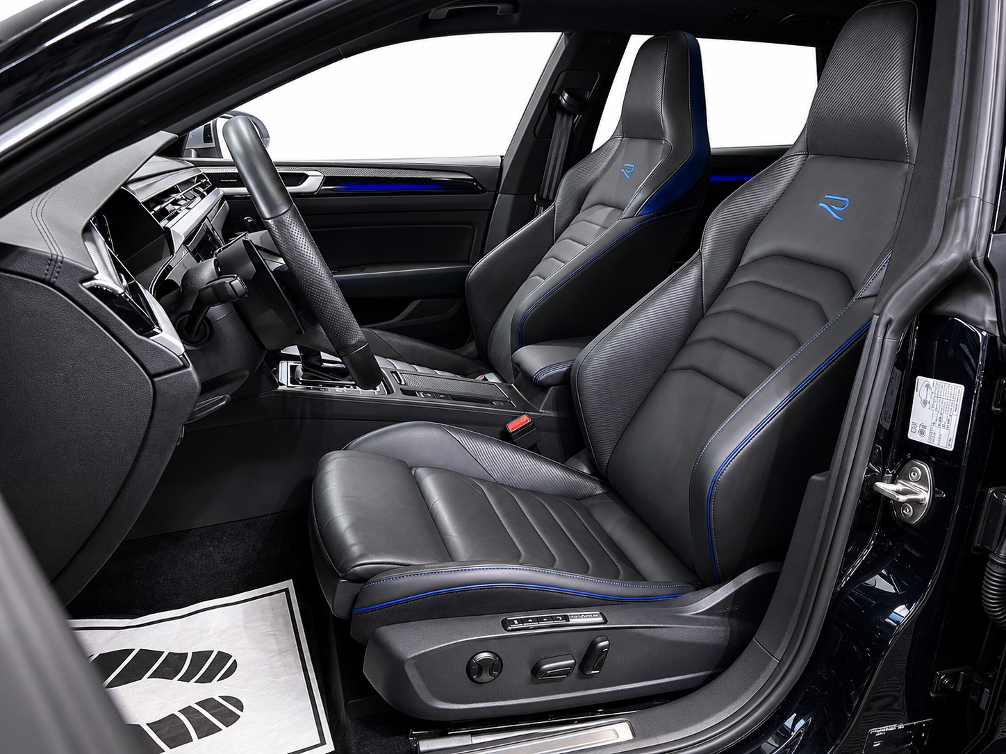VW Arteon SB 2.0 TSI R 4Motion DSG * Panorama * AHK *Leder * Sportsitze * Harman/Kardon * Vollaustattung *-image-10