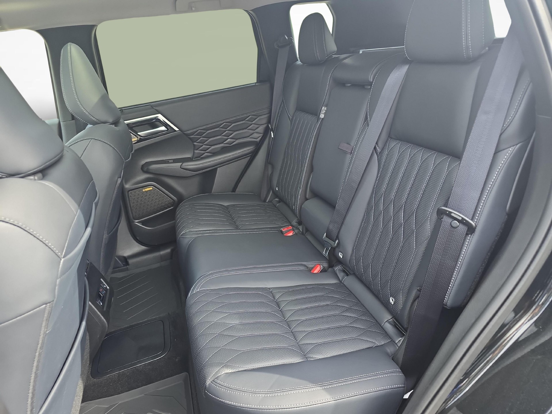 MITSUBISHI Outlander 2.4 PHEV Instyle 4x4 / ab 3,9% Leasing bei Abschluss einer Protect Autoversicherung-image-10