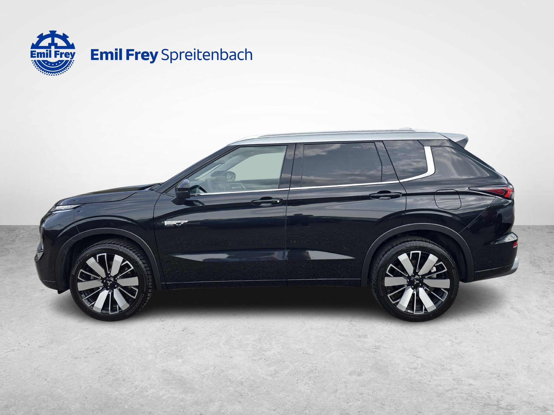 MITSUBISHI Outlander 2.4 PHEV Instyle 4x4 / ab 3,9% Leasing bei Abschluss einer Protect Autoversicherung-image-1