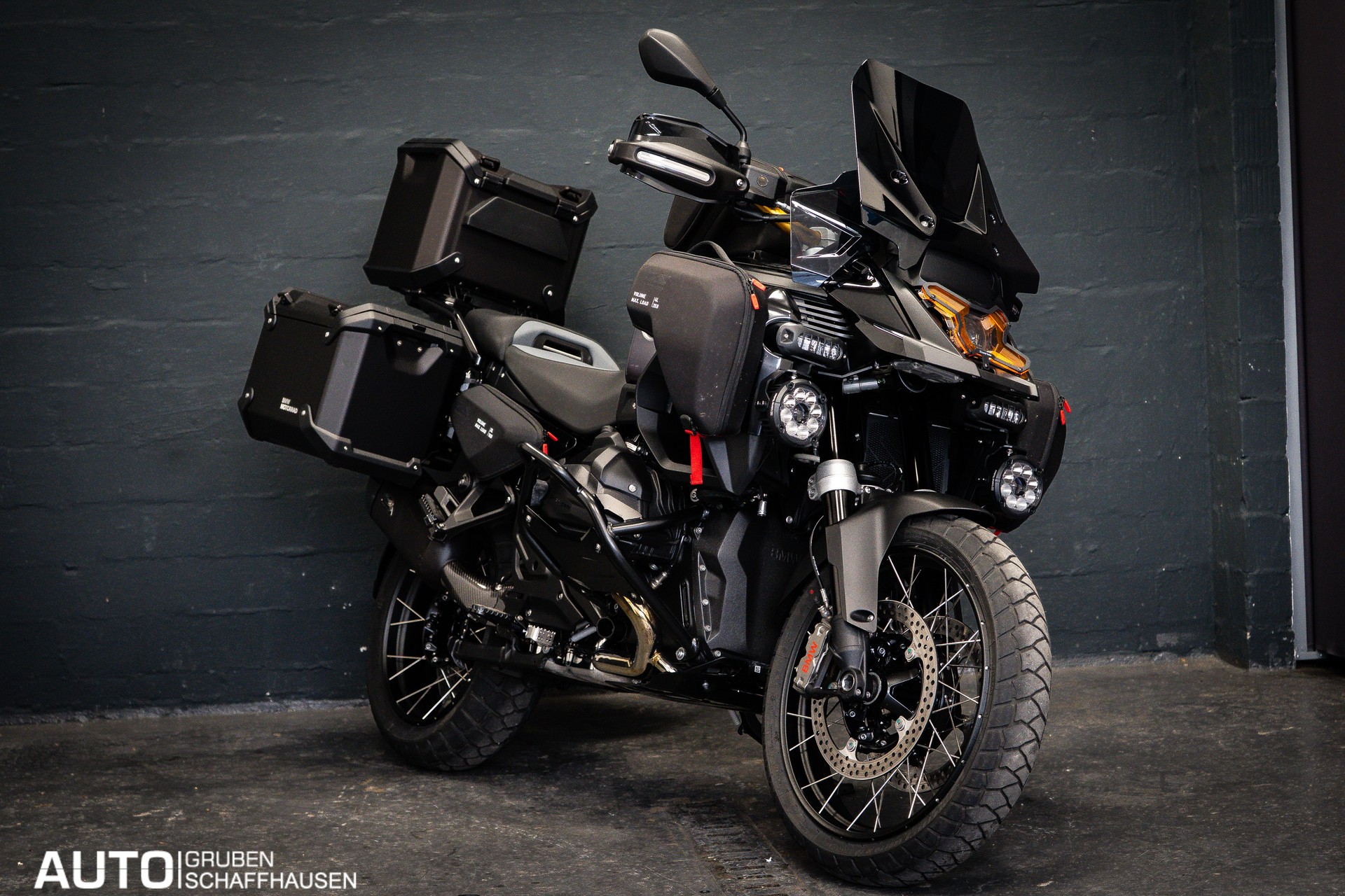 BMW R 1300 GS Adventure Quad Black J&H-image-1