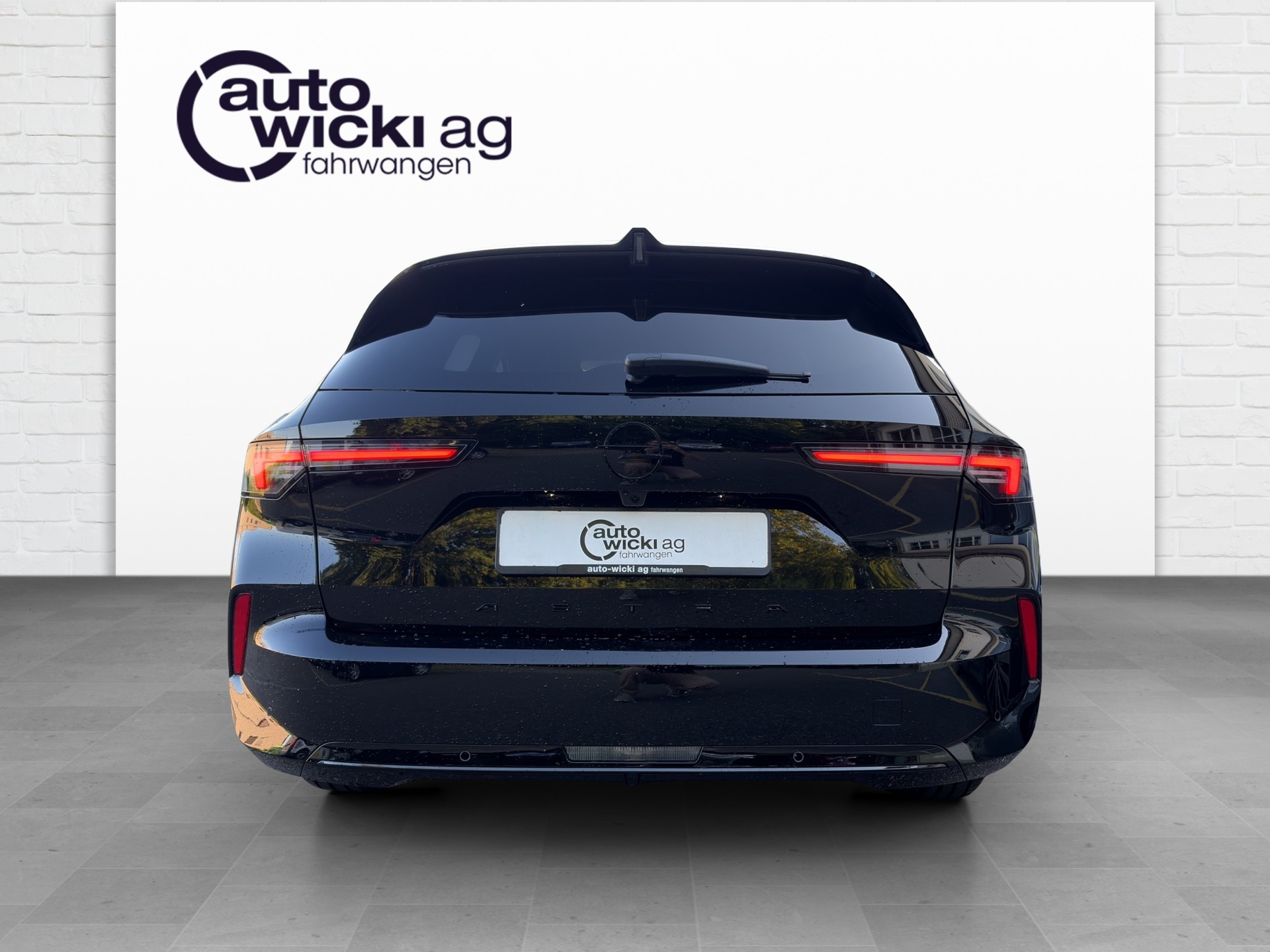 OPEL Astra Sports Tourer 1.2i Turbo GS A-image-2