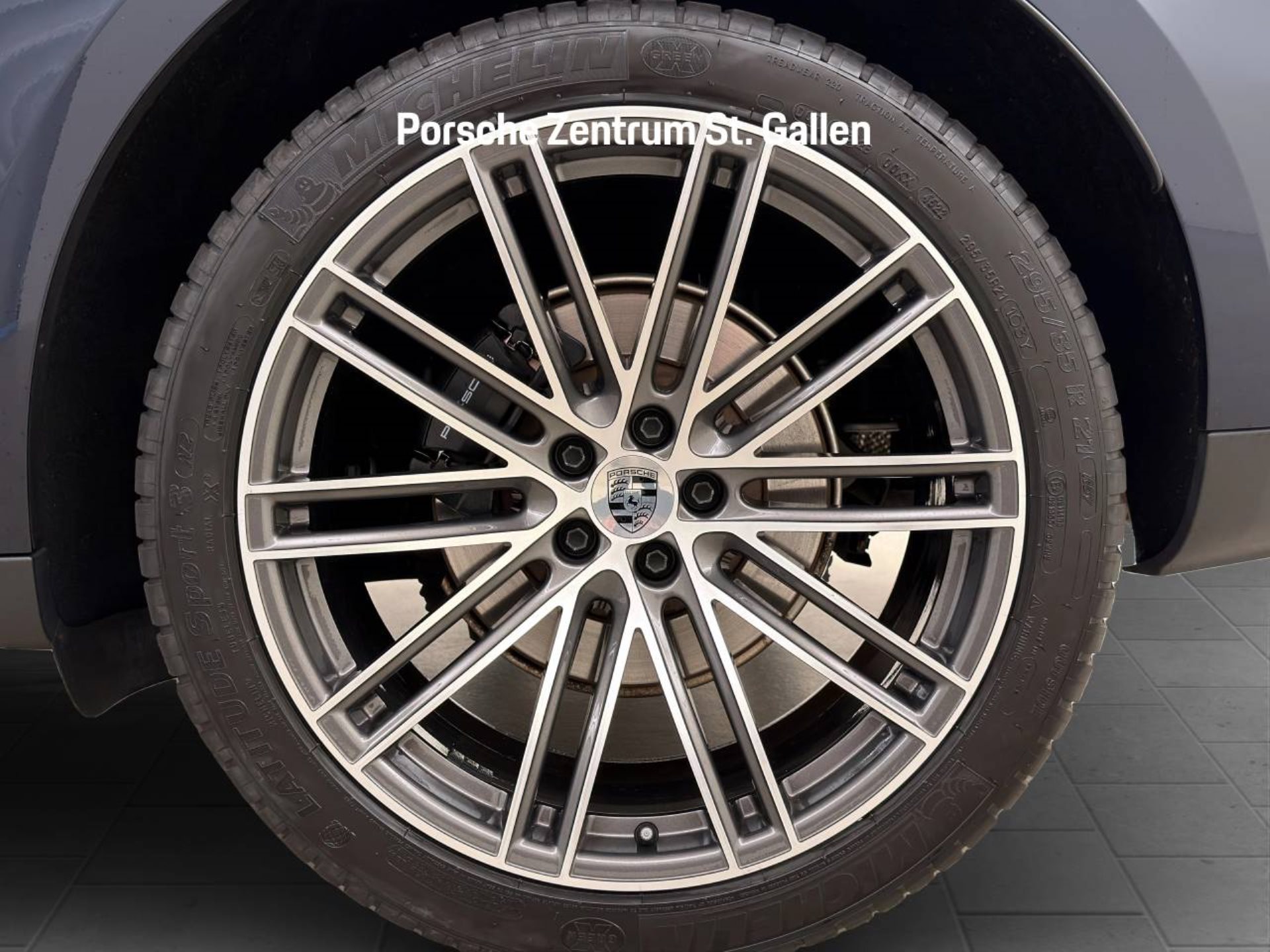 PORSCHE Macan-image-10