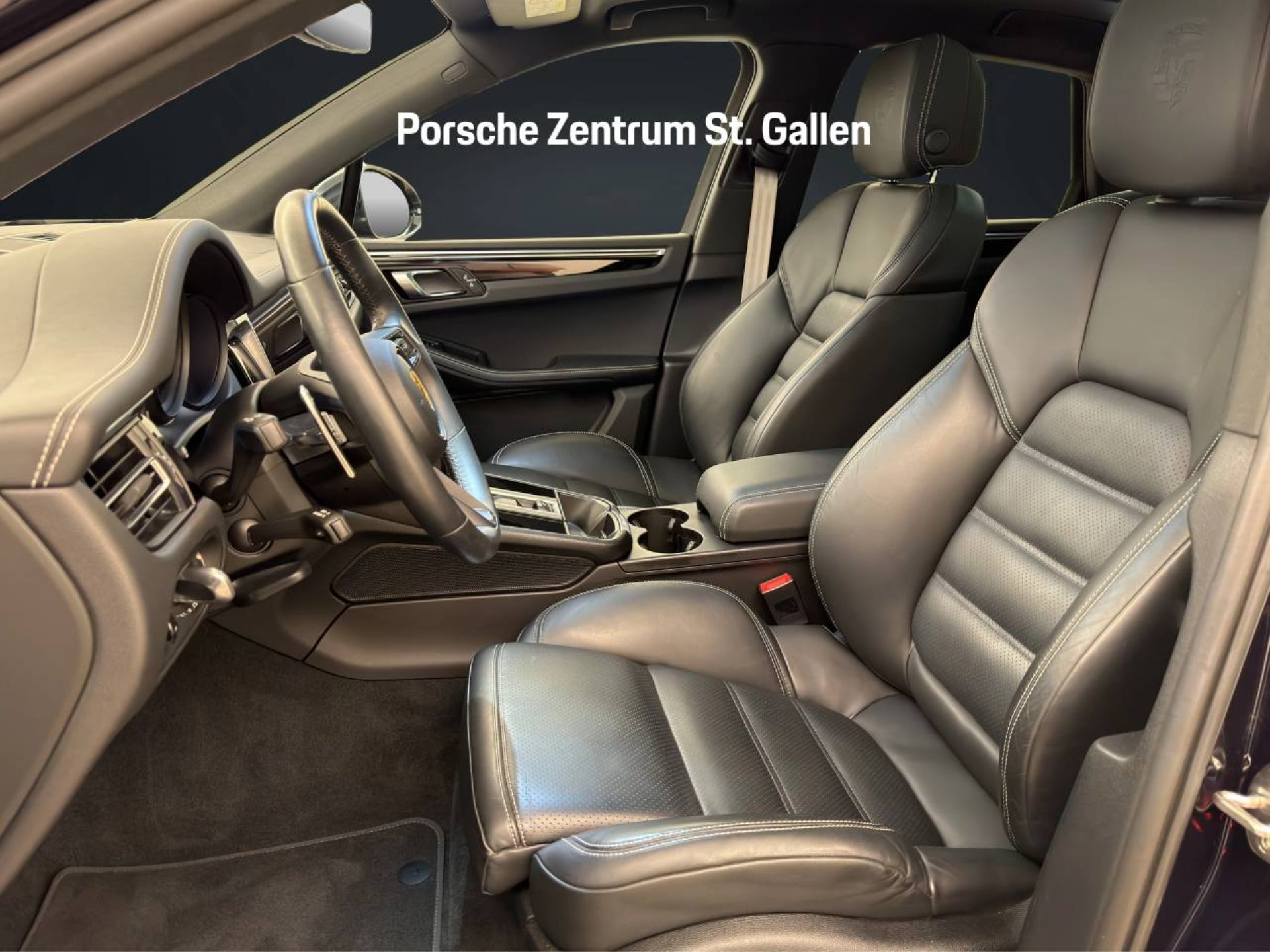 PORSCHE Macan-image-4