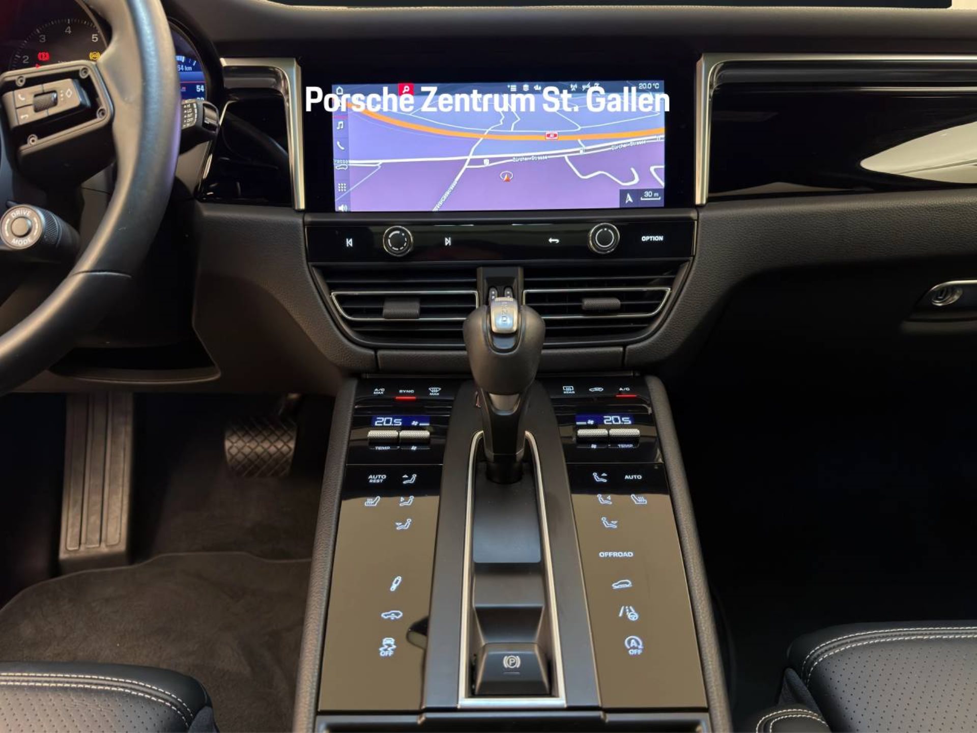 PORSCHE Macan-image-15