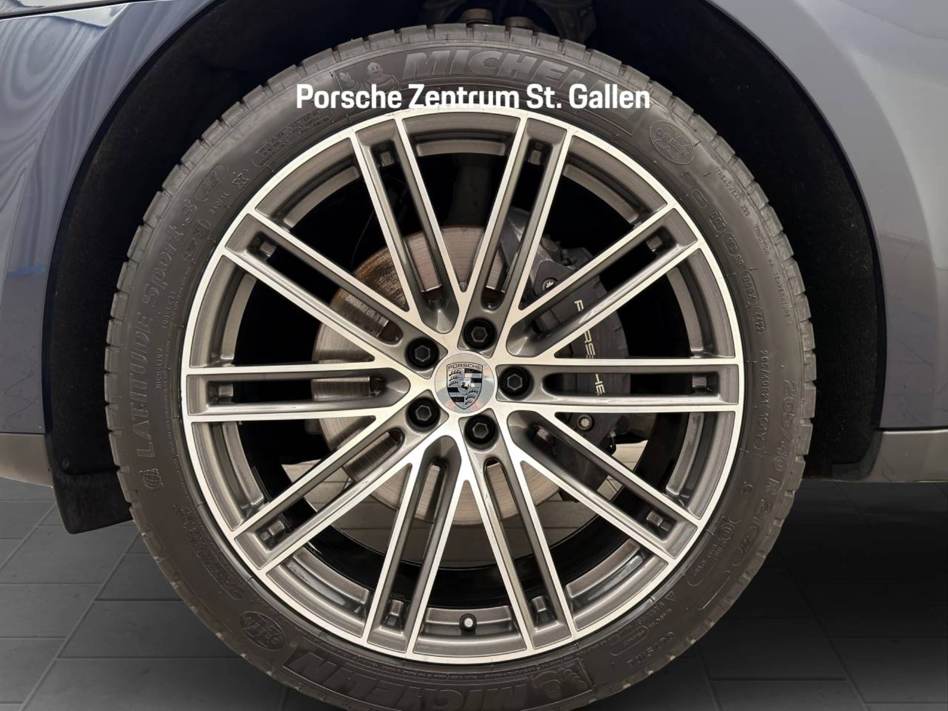 PORSCHE Macan-image-11