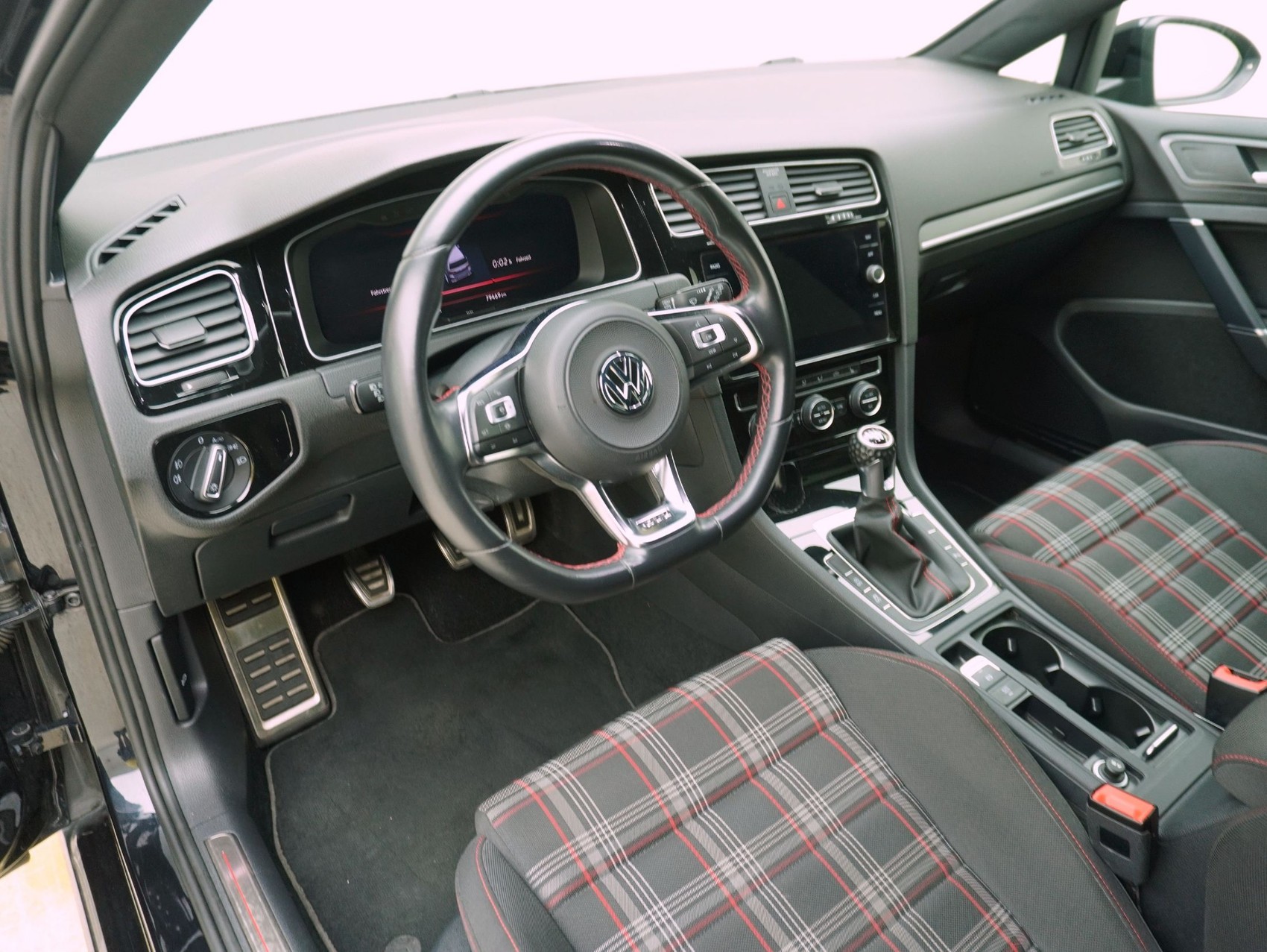 VW Golf 7 2.0 TSI GTI Performance-image-9