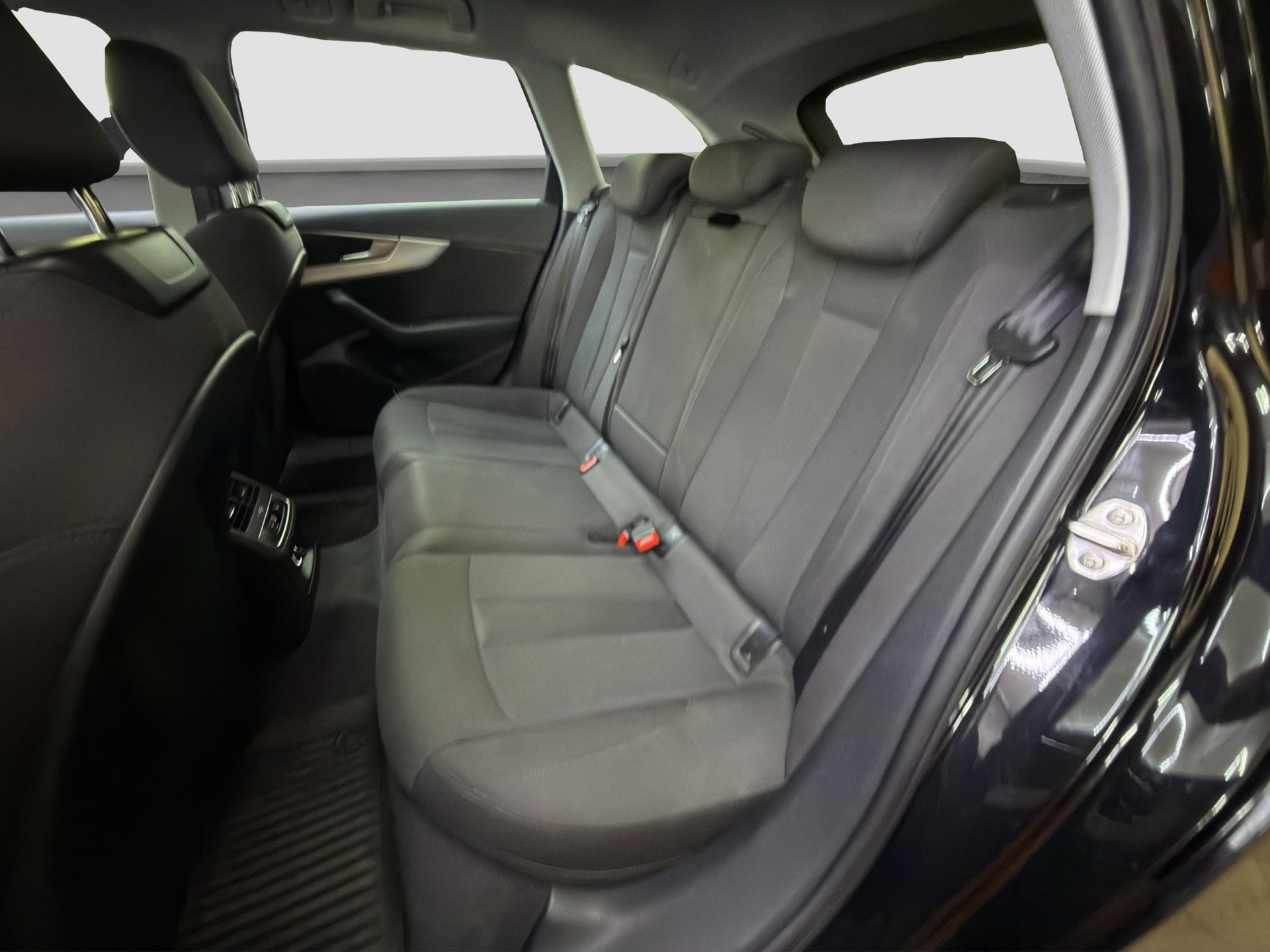 AUDI A4 Avant 40 TDI Sport quattro S-tronic-image-11