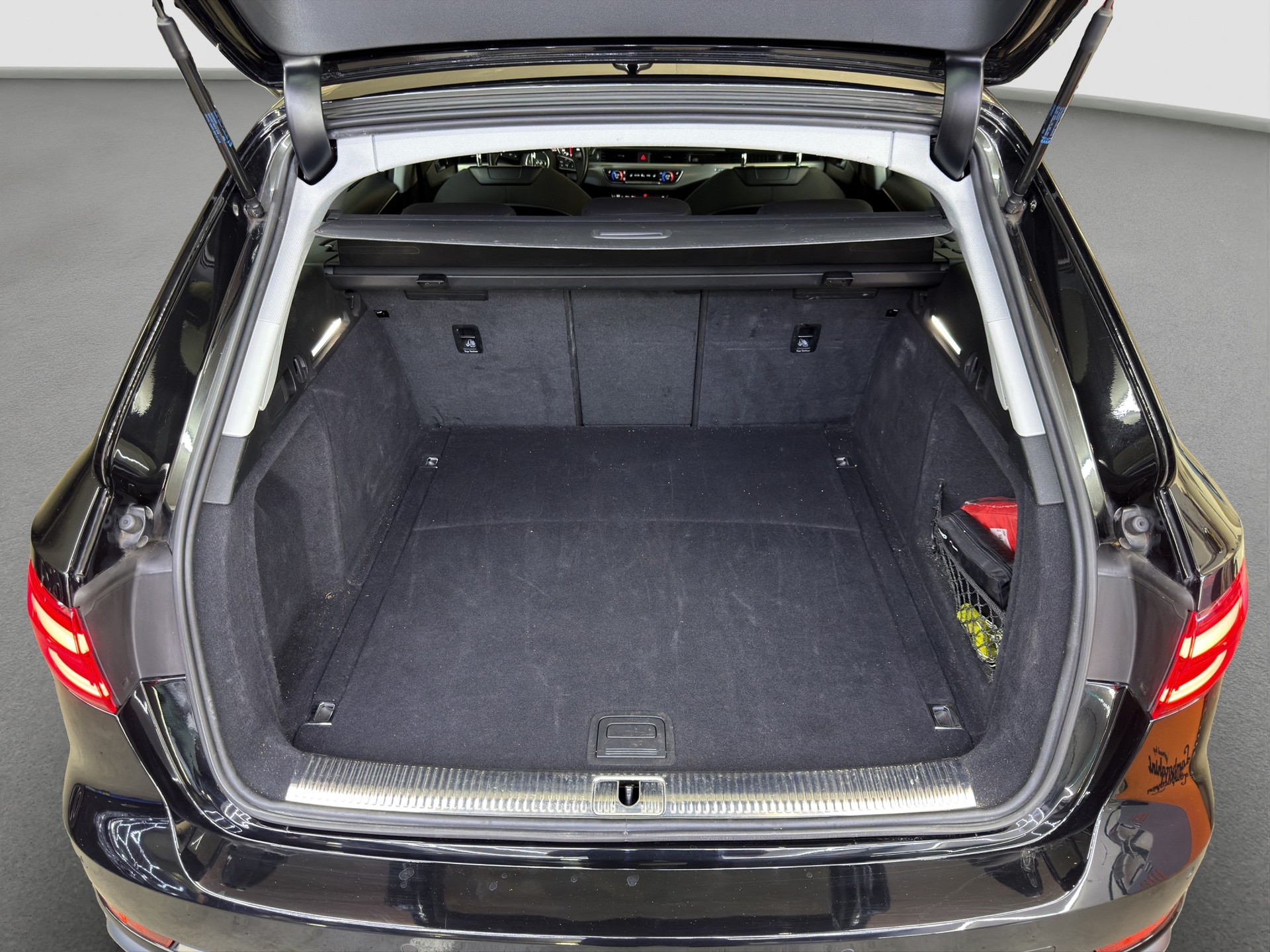 AUDI A4 Avant 40 TDI Sport quattro S-tronic-image-22