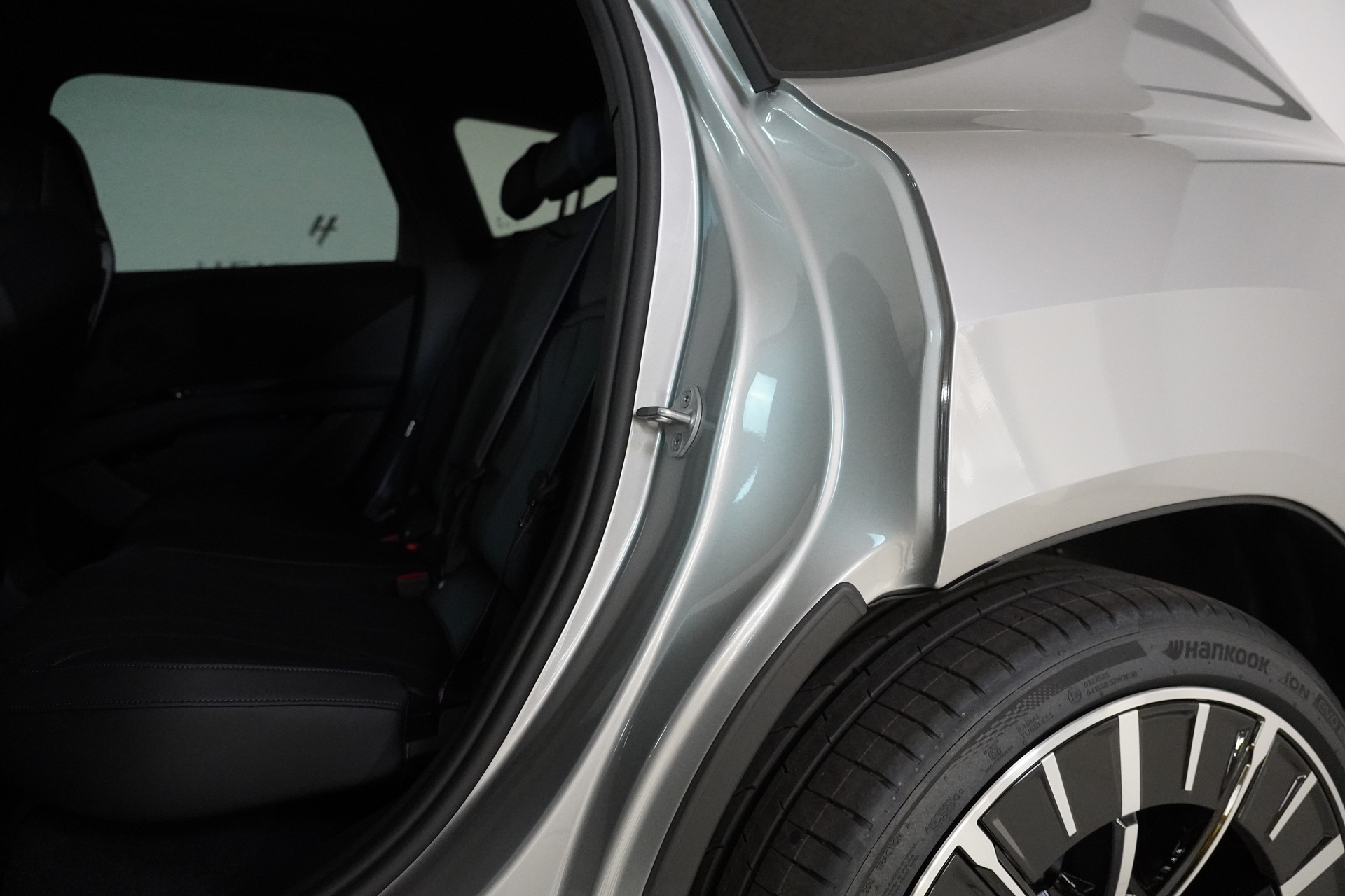 BMW iX3 50 xDrive M Sport Pro-image-12