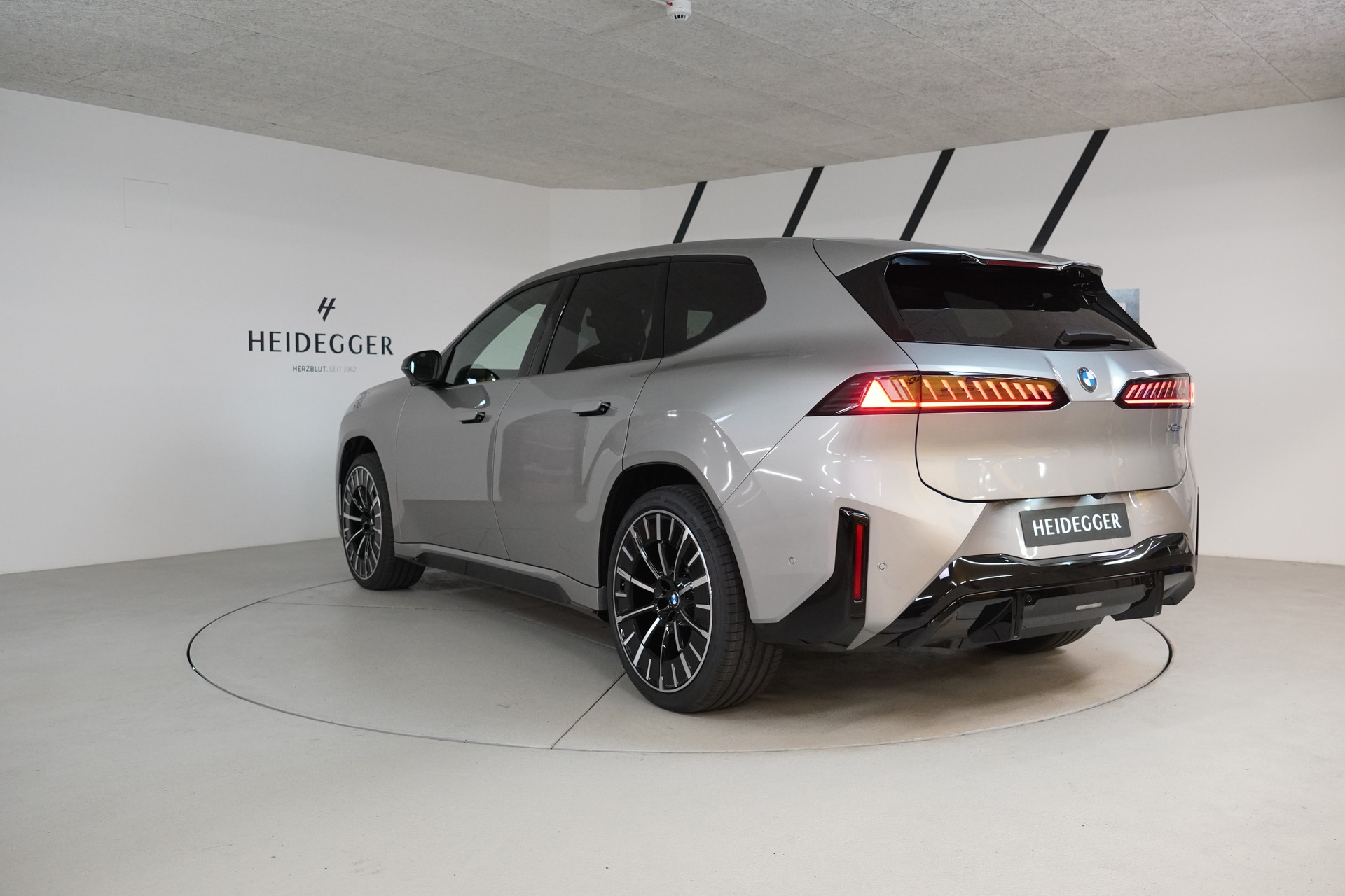 BMW iX3 50 xDrive M Sport Pro-image-4