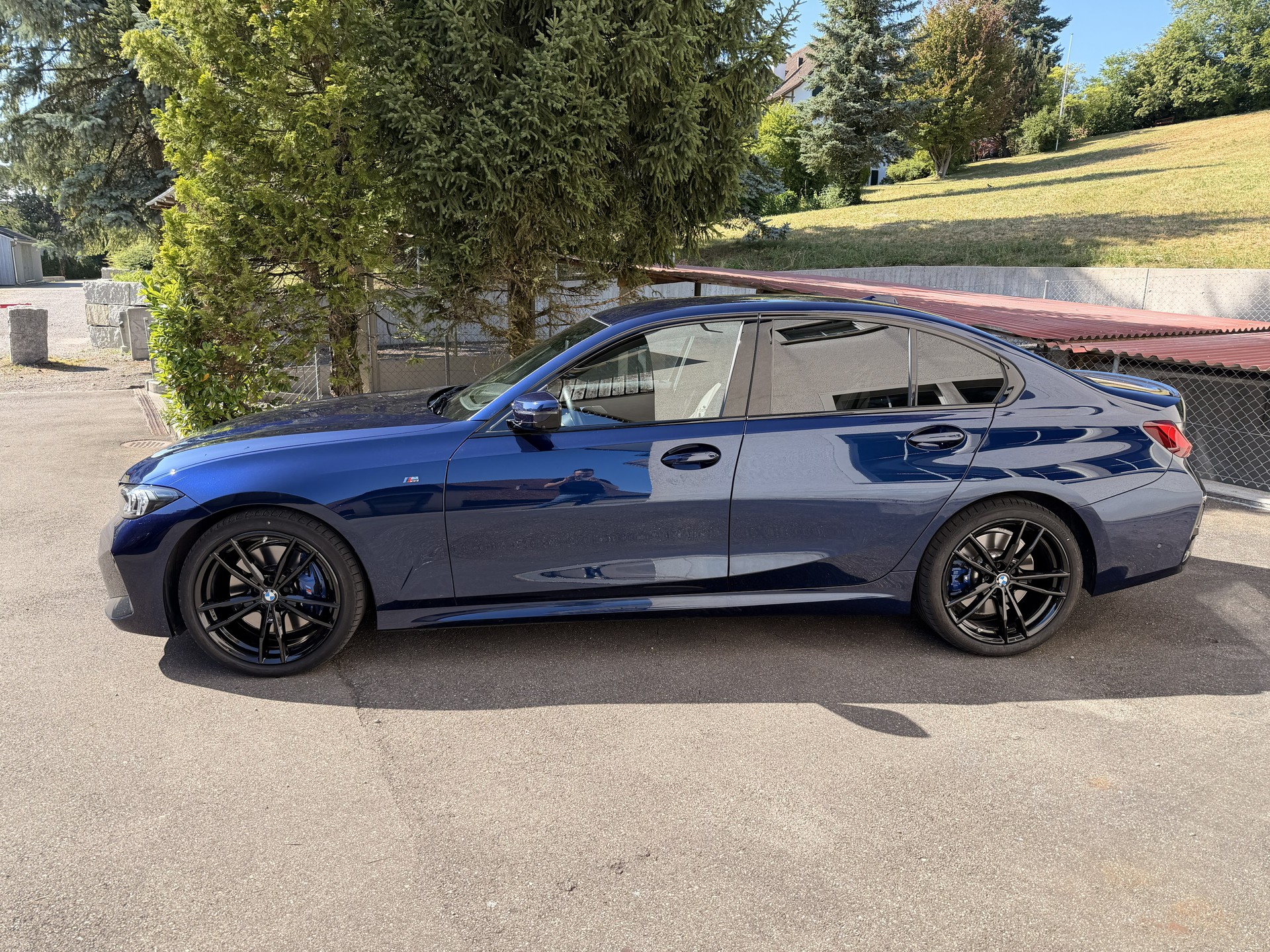 BMW 320i xDrive-image-1