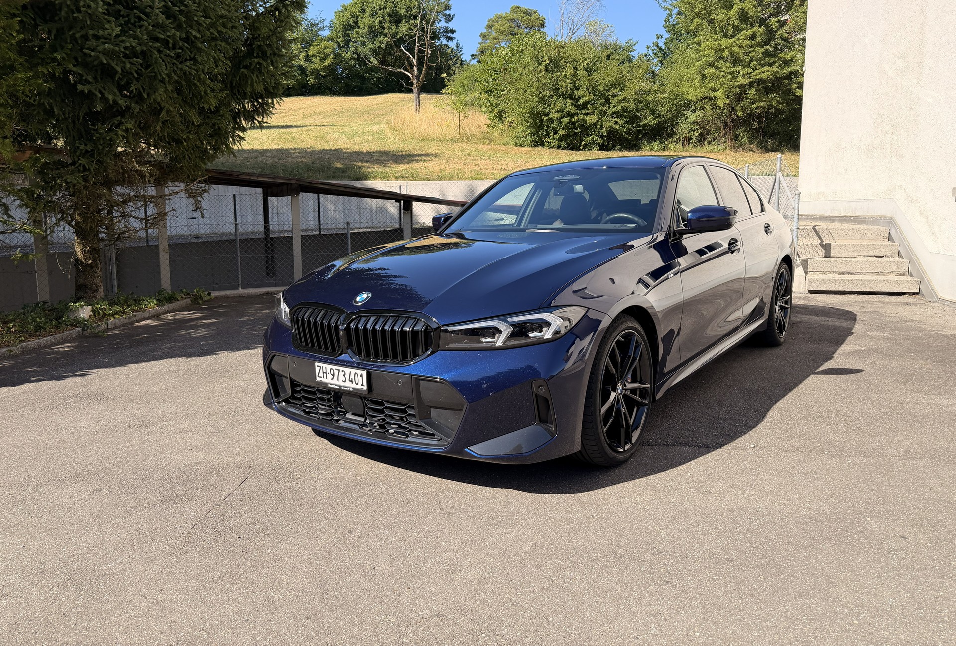 BMW 320i xDrive-image-0