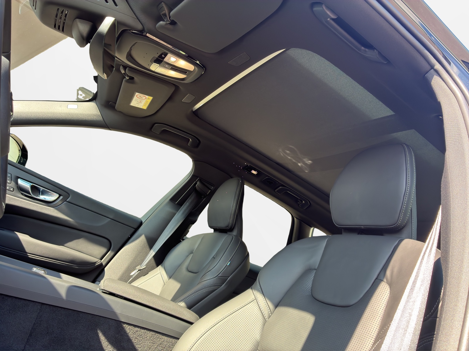 VOLVO XC60 2.0 T6 TE Black Edition eAWD-image-18
