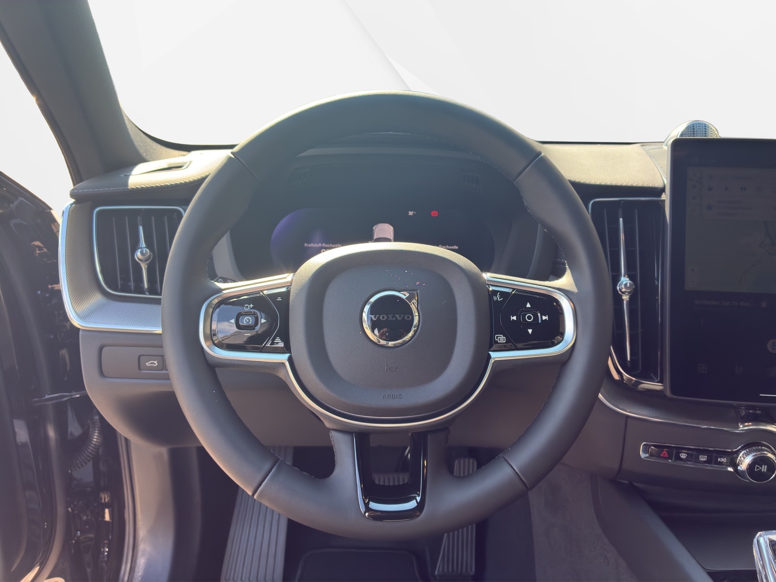 VOLVO XC60 2.0 T6 TE Black Edition eAWD-image-11