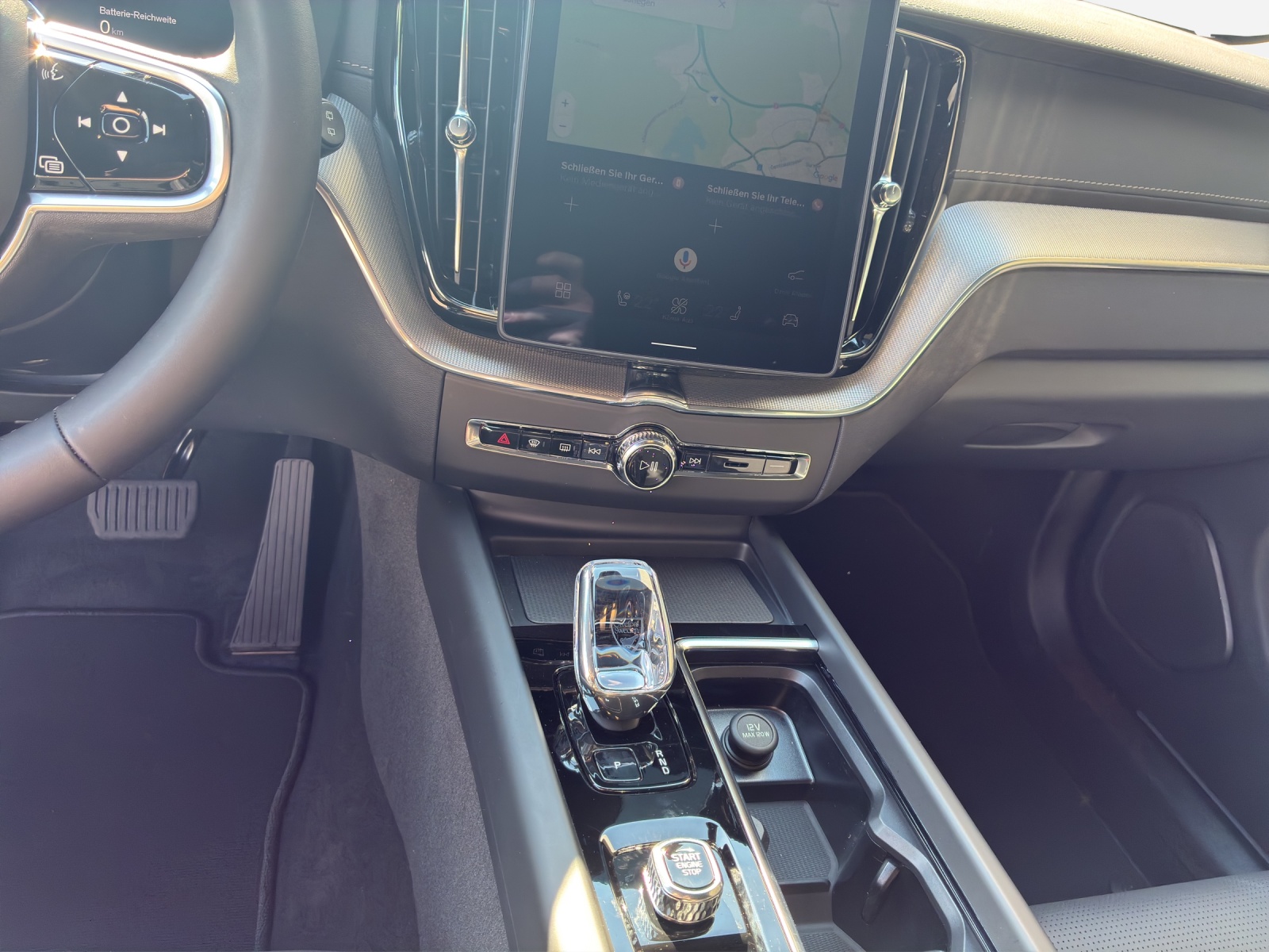 VOLVO XC60 2.0 T6 TE Black Edition eAWD-image-17