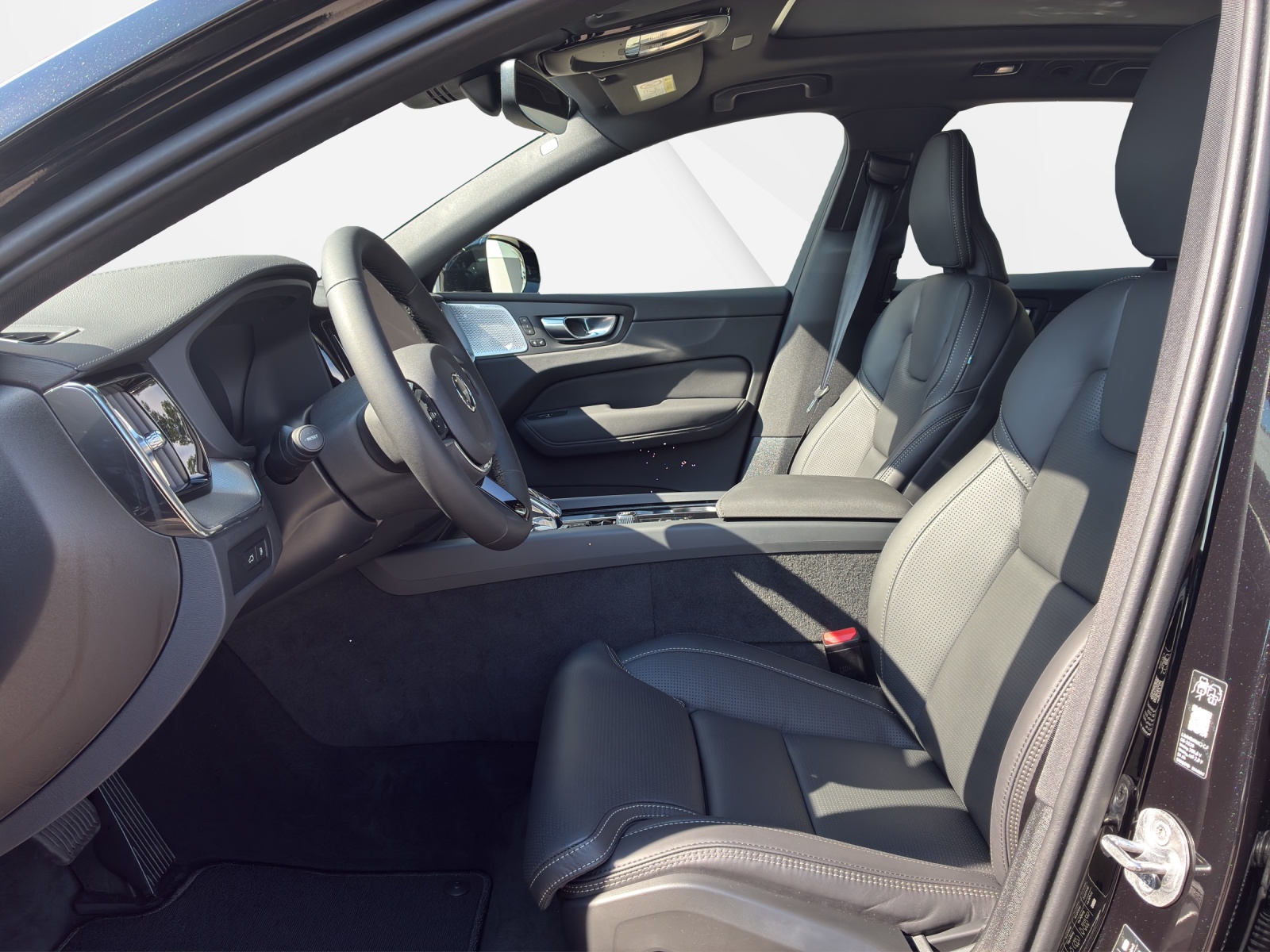VOLVO XC60 2.0 T6 TE Black Edition eAWD-image-9