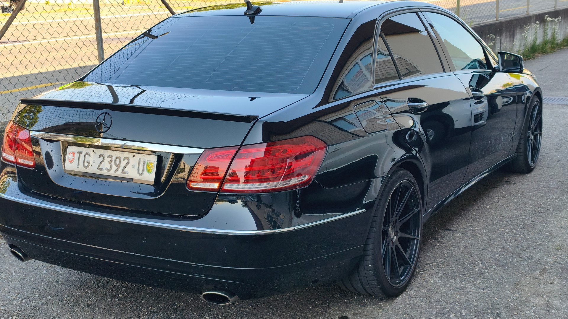 MERCEDES-BENZ E 350 Avantgarde 4Matic 7G-Tronic-image-3