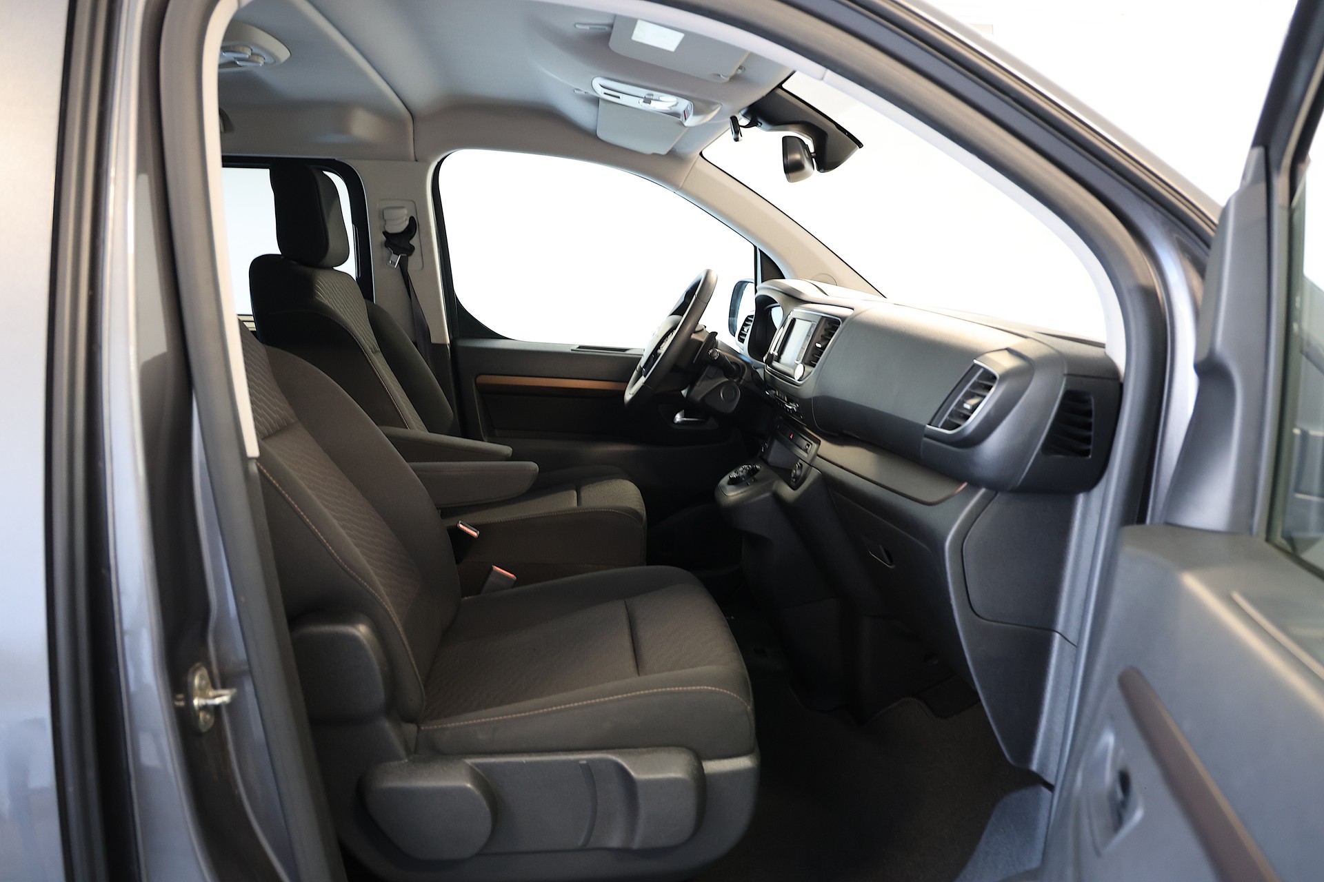 TOYOTA Proace Verso 2.0 D-4D Family L1 Automatic-image-11