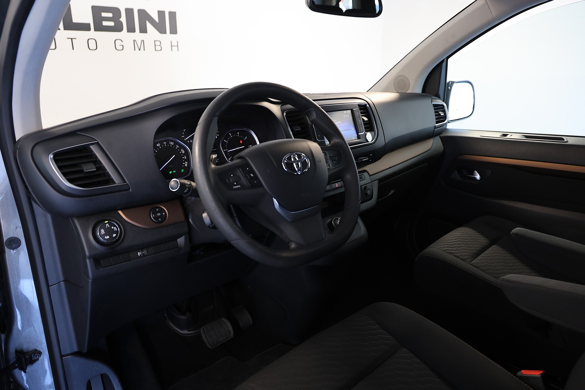 TOYOTA Proace Verso 2.0 D-4D Family L1 Automatic-image-7
