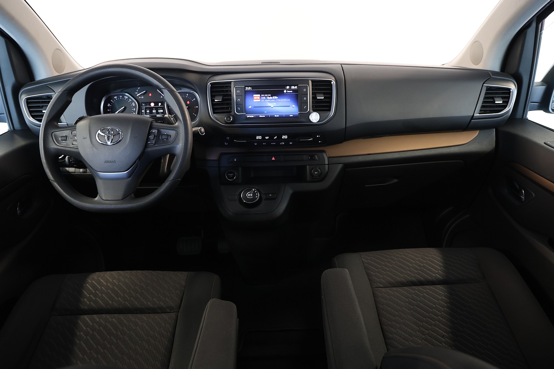 TOYOTA Proace Verso 2.0 D-4D Family L1 Automatic-image-9