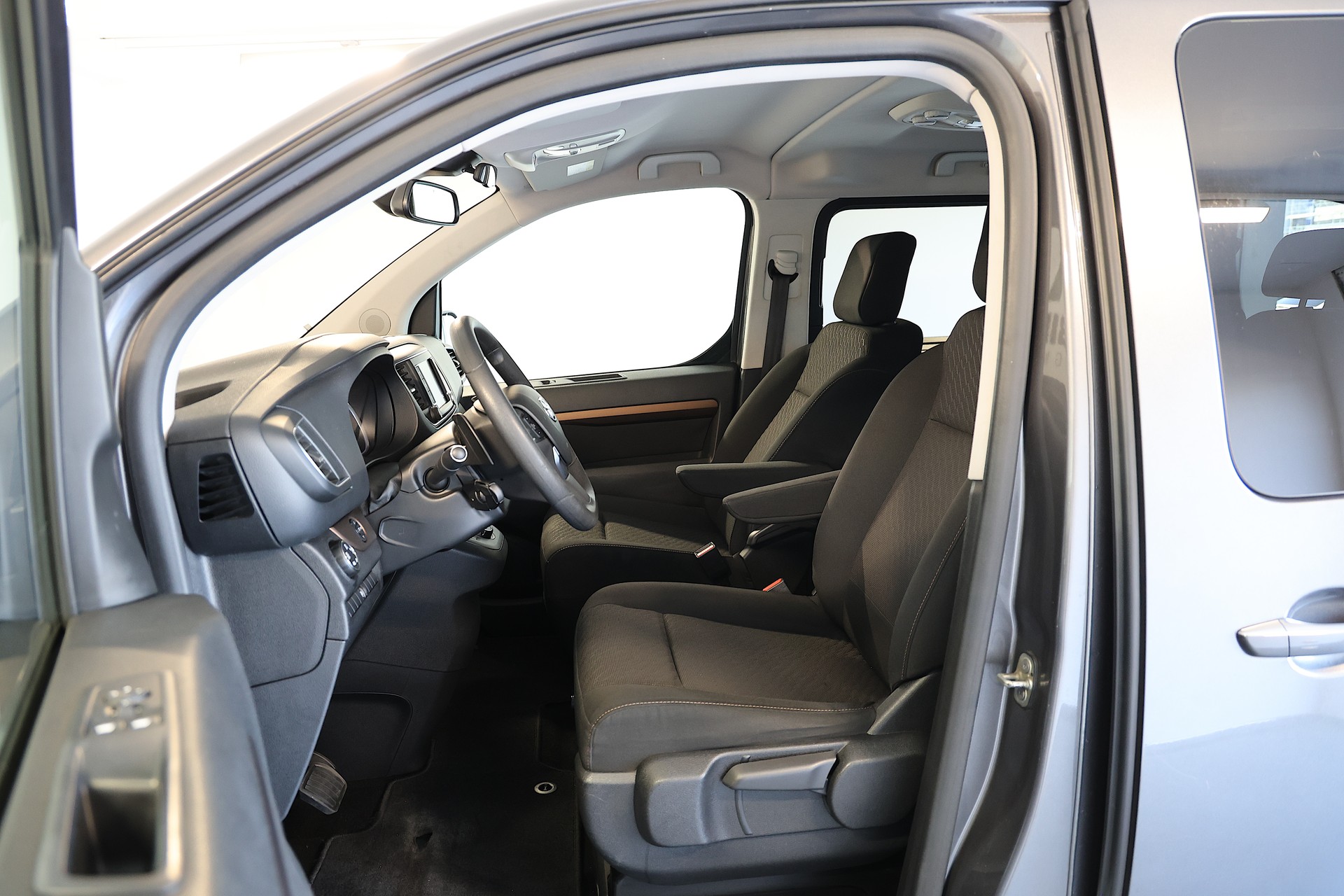 TOYOTA Proace Verso 2.0 D-4D Family L1 Automatic-image-5