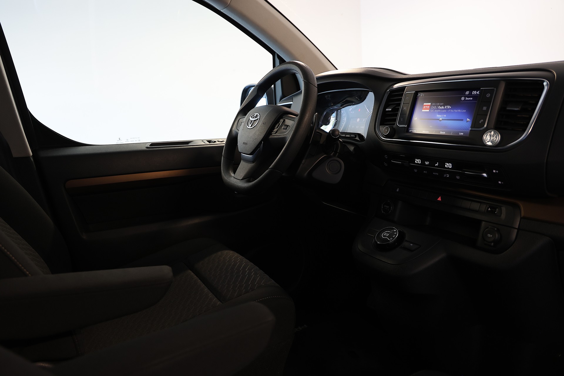 TOYOTA Proace Verso 2.0 D-4D Family L1 Automatic-image-12