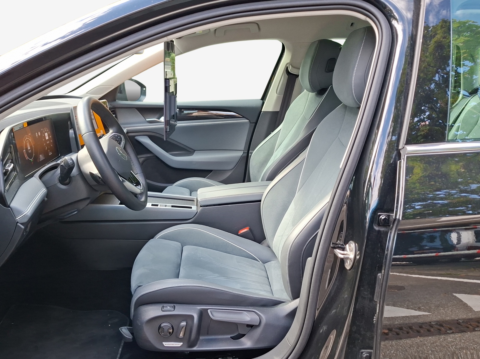 VW Passat Variant 2.0 TDI evo Business DSG-image-7