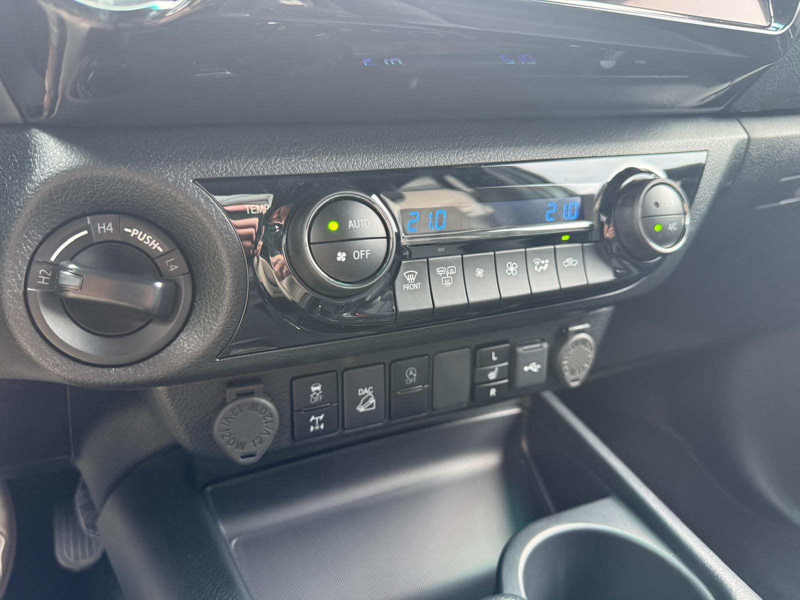 TOYOTA Hilux 2.8d MHEV Invincible Double Cab 4x4-image-23