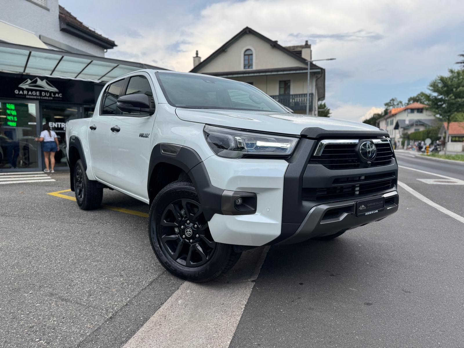 TOYOTA Hilux 2.8d MHEV Invincible Double Cab 4x4-image-0
