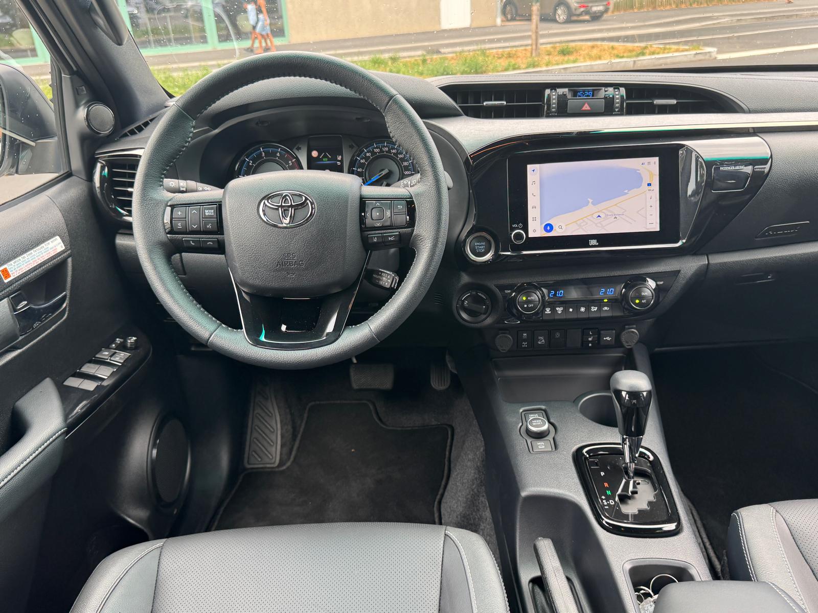 TOYOTA Hilux 2.8d MHEV Invincible Double Cab 4x4-image-7