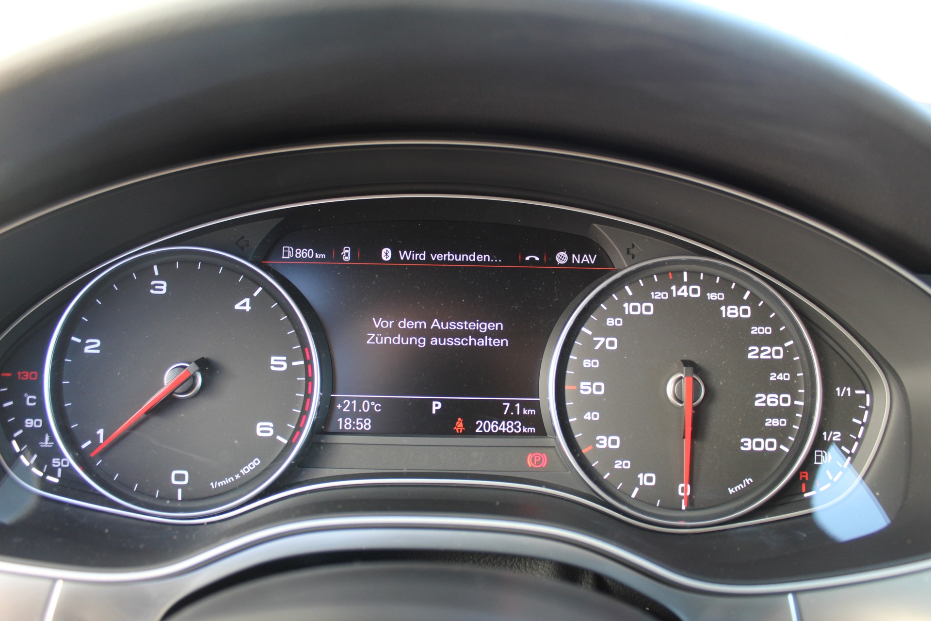 AUDI A6 Avant 2.0 TDI multitronic-image-15