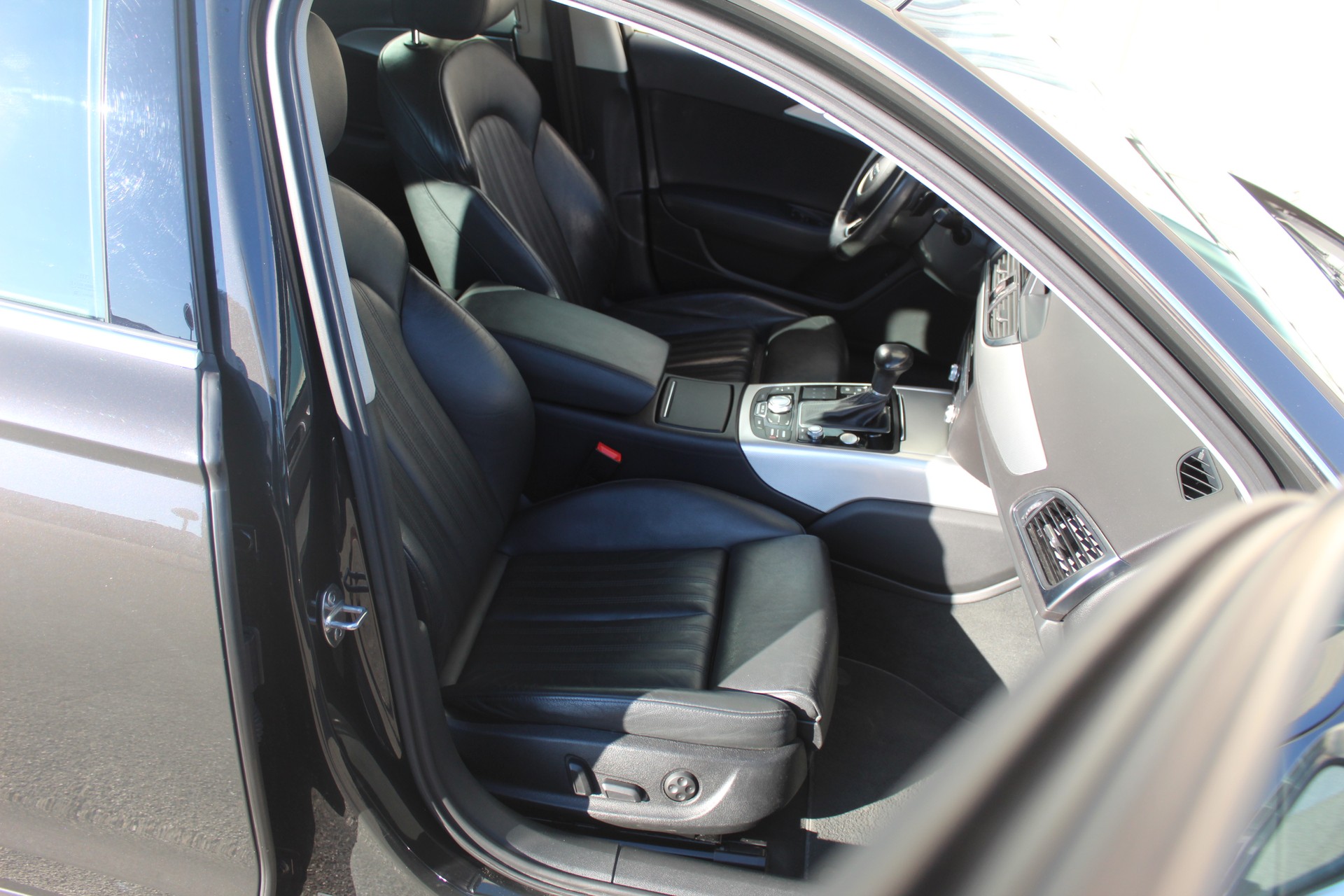 AUDI A6 Avant 2.0 TDI multitronic-image-10