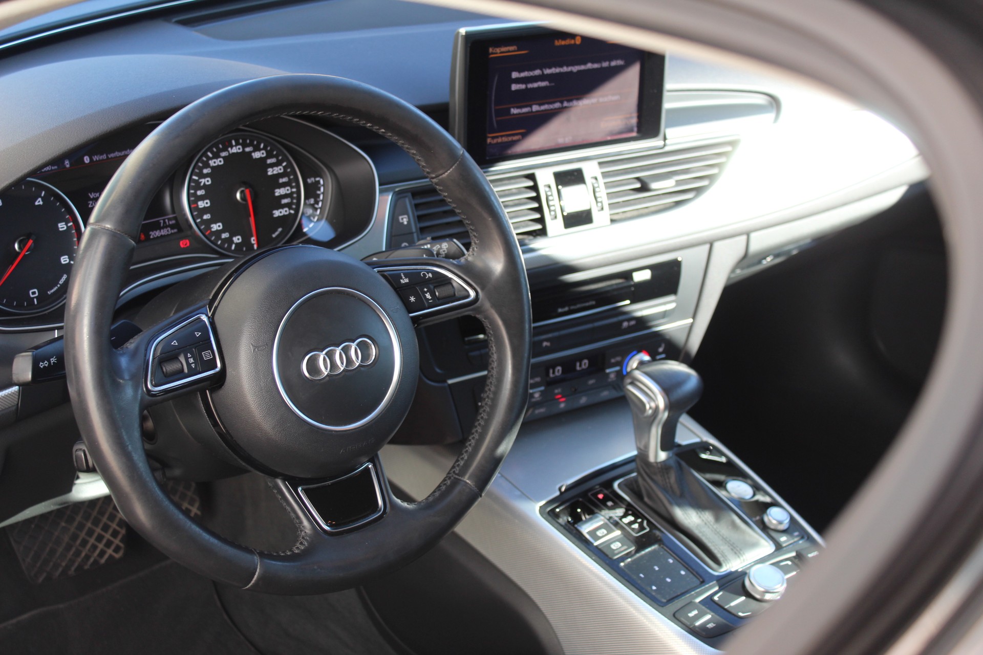 AUDI A6 Avant 2.0 TDI multitronic-image-12
