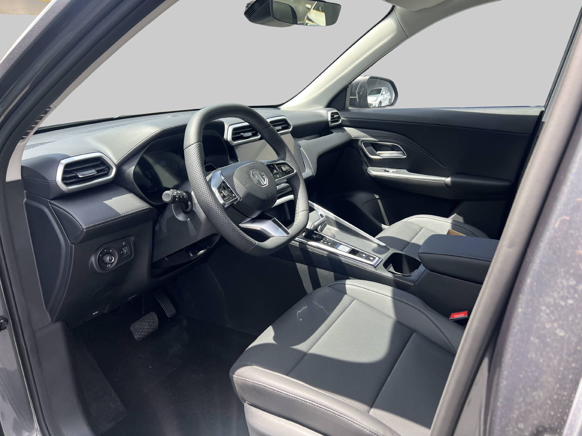 MG ZS 1.5 Hybrid+ Luxury-image-5