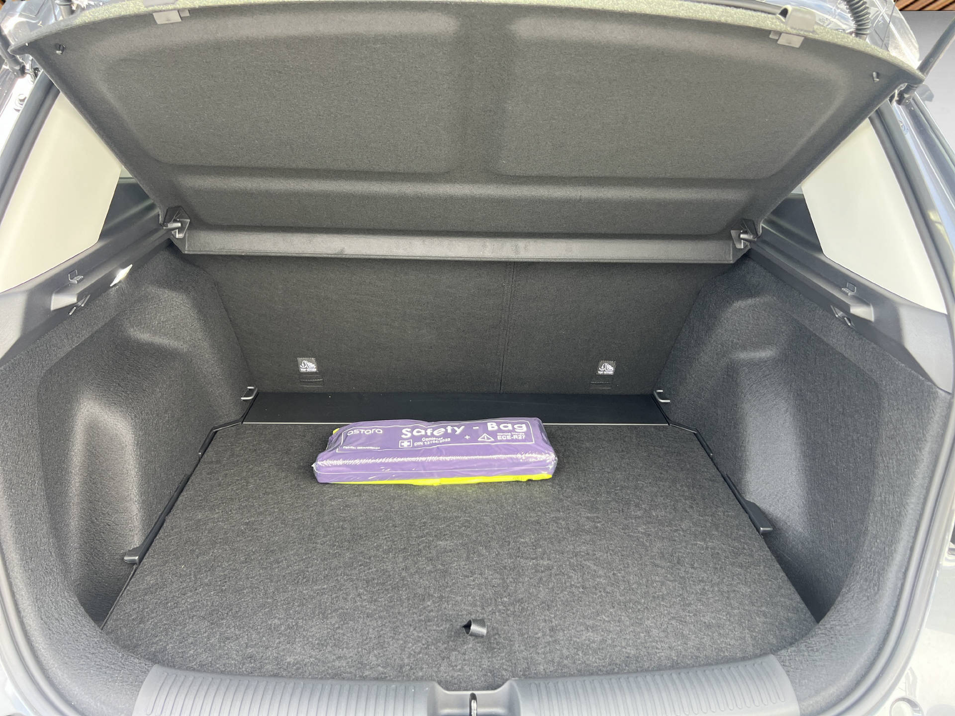 MG ZS 1.5 Hybrid+ Luxury-image-9