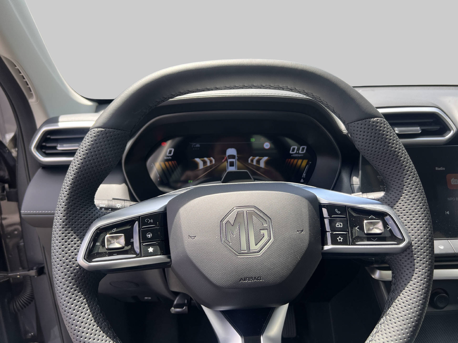 MG ZS 1.5 Hybrid+ Luxury-image-6