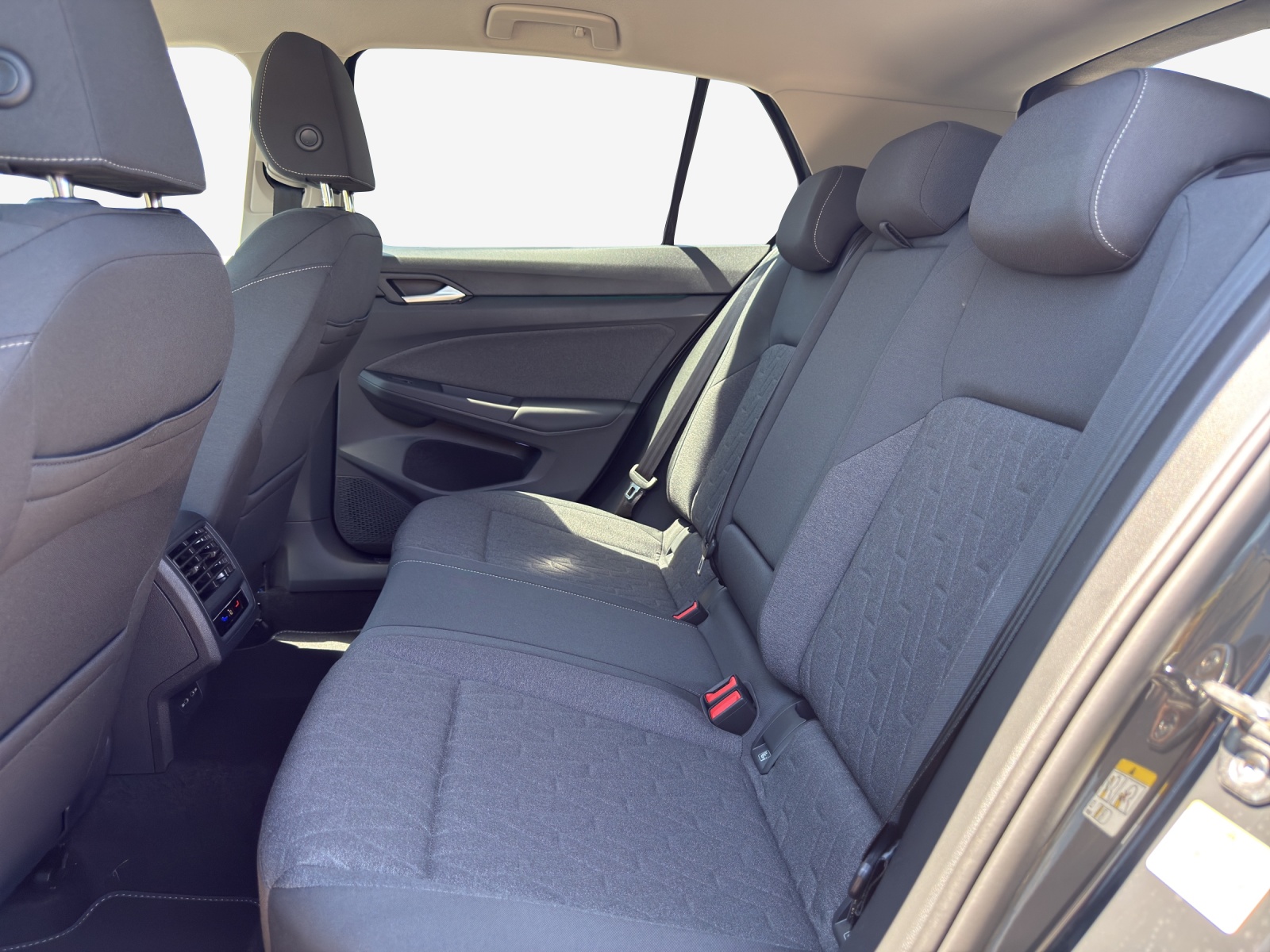 VW Golf 1.5 e TSI mHEV United DSG-image-11