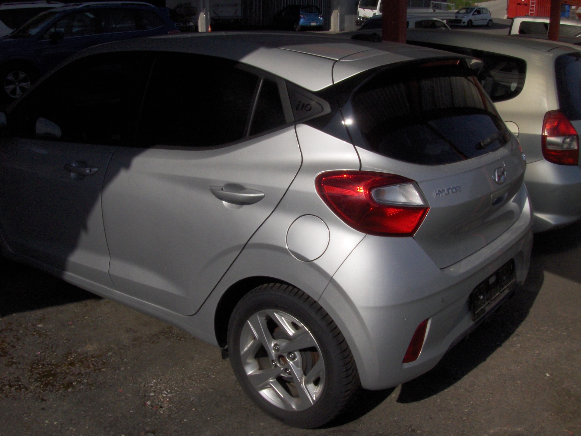 HYUNDAI i10 1.2 Amplia Automat-image-2