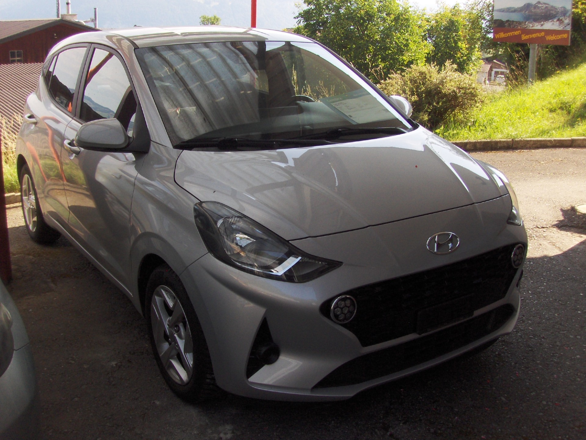 HYUNDAI i10 1.2 Amplia Automat-image-1