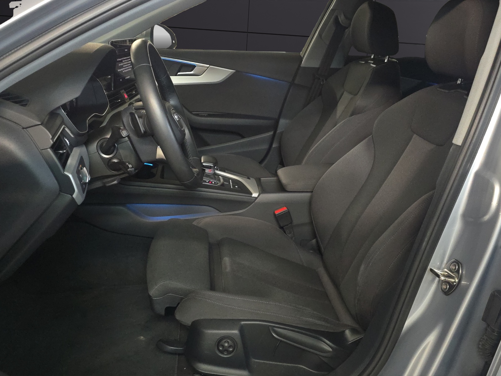 AUDI A4 Avant 40 TDI Attraction quattro S-tronic CH-Fahrzeug-image-8