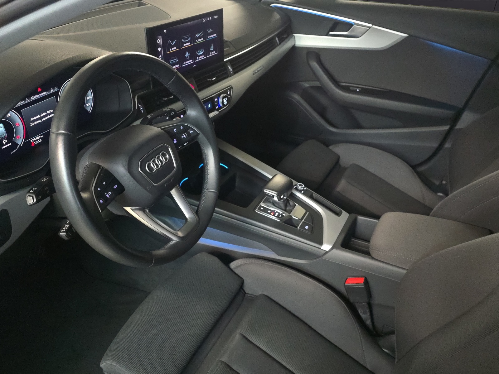 AUDI A4 Avant 40 TDI Attraction quattro S-tronic CH-Fahrzeug-image-9