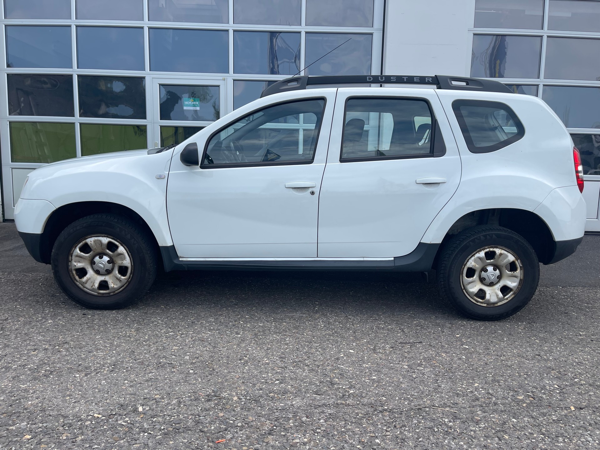 DACIA Duster 1.6 Celebration 4x4-image-6