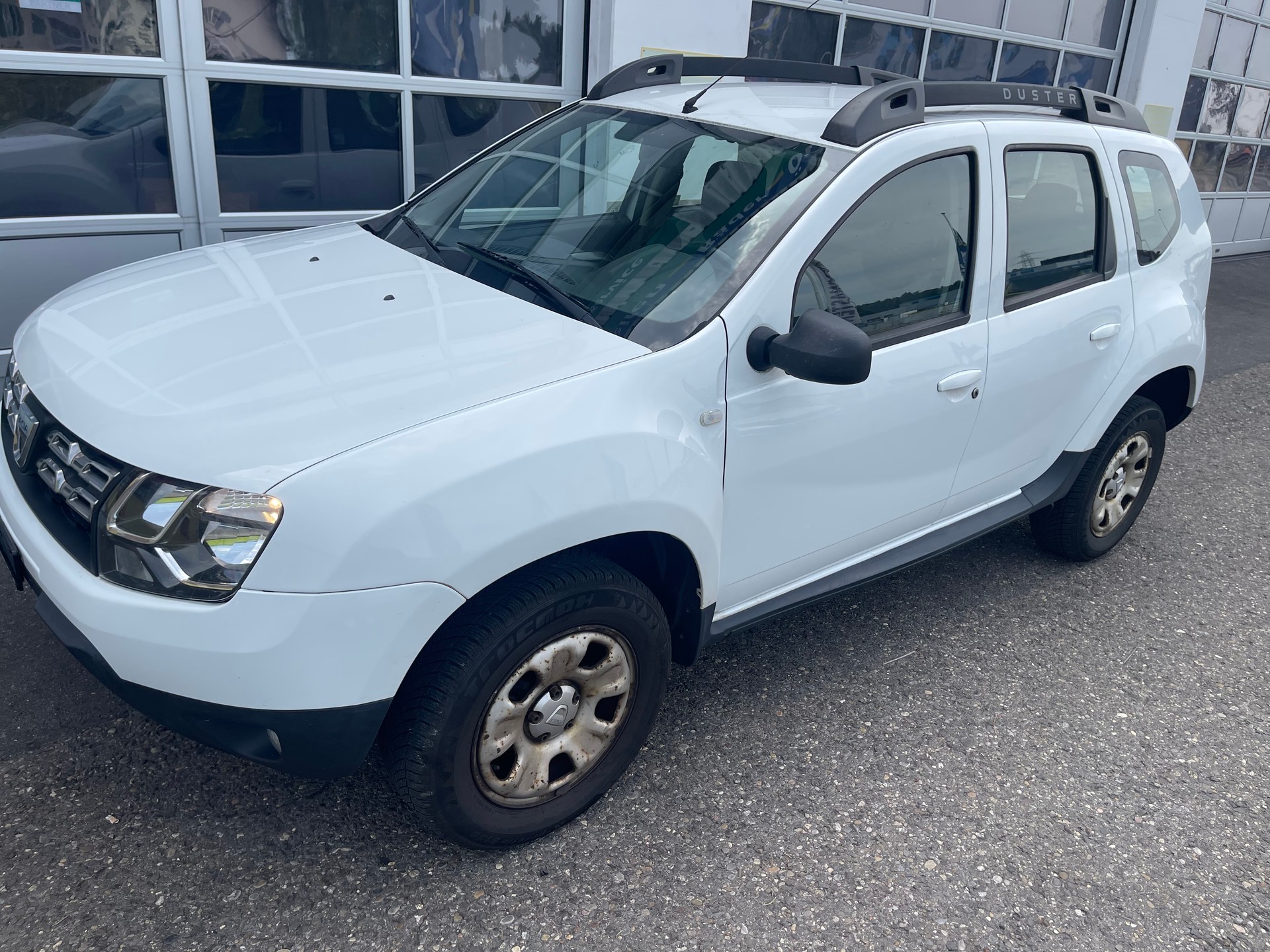 DACIA Duster 1.6 Celebration 4x4-image-1