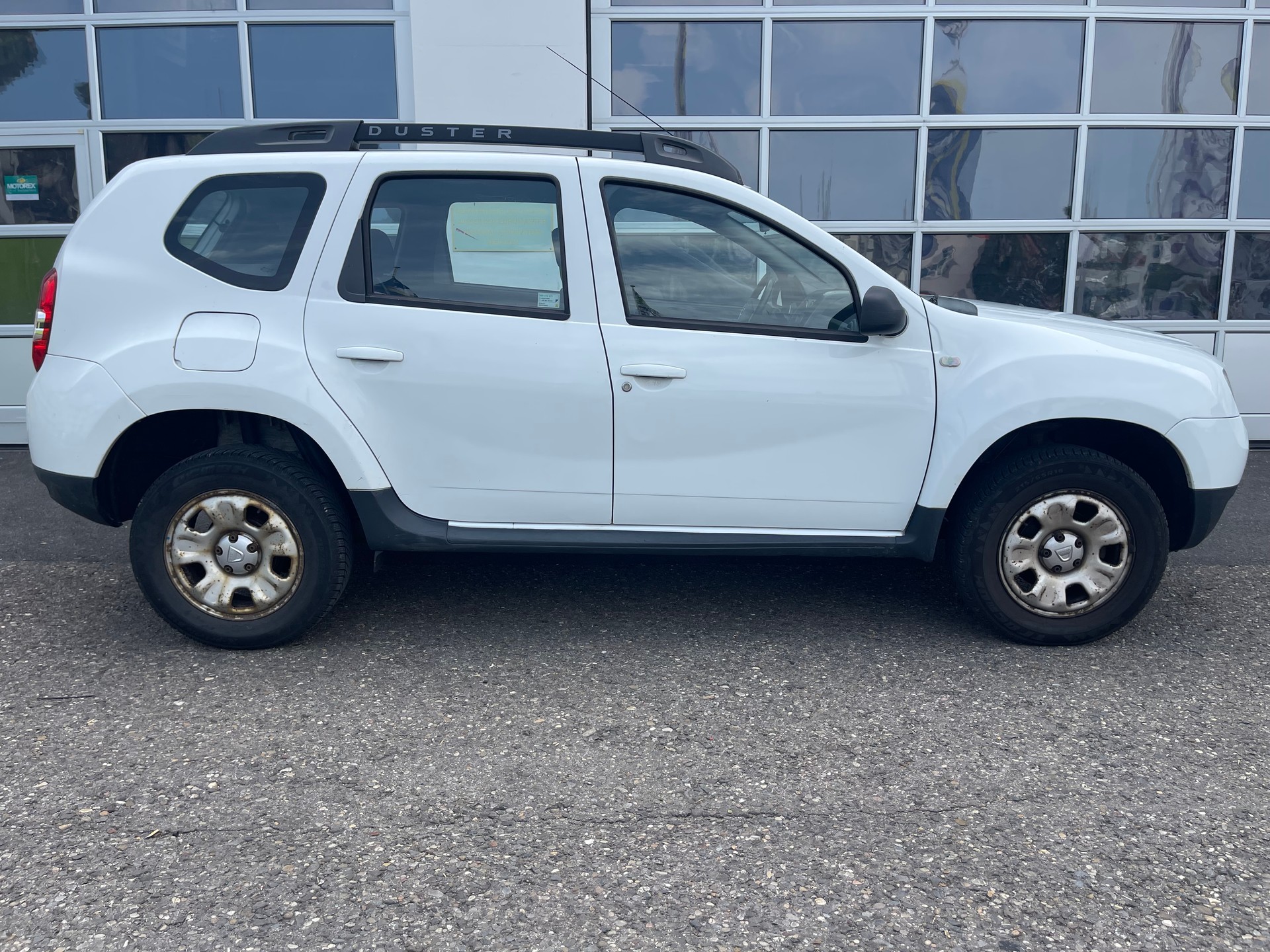 DACIA Duster 1.6 Celebration 4x4-image-4