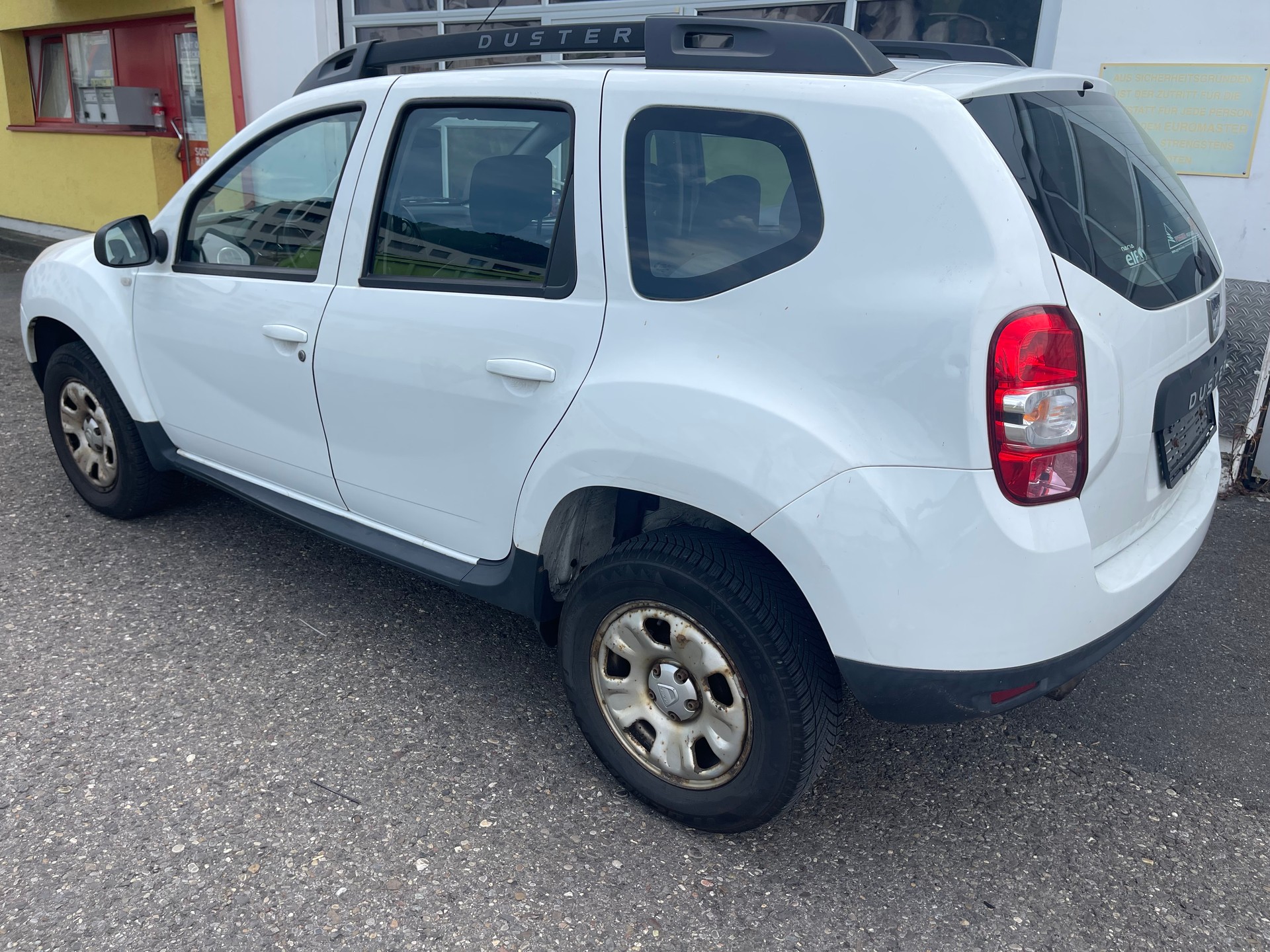 DACIA Duster 1.6 Celebration 4x4-image-2
