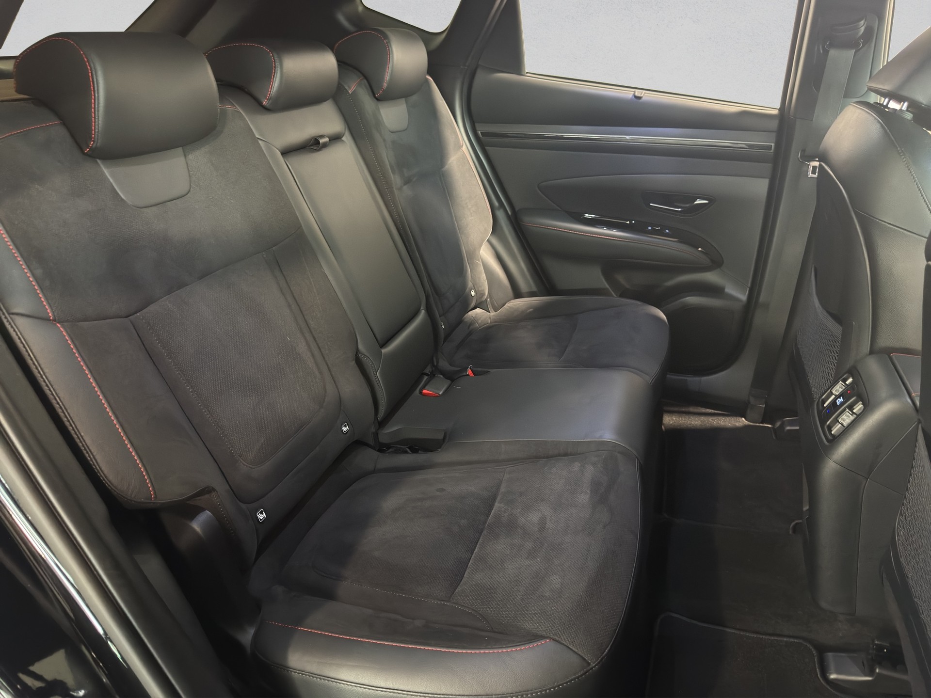 HYUNDAI Tucson 1.6 TGDI PHEV N Line 4WD-image-17