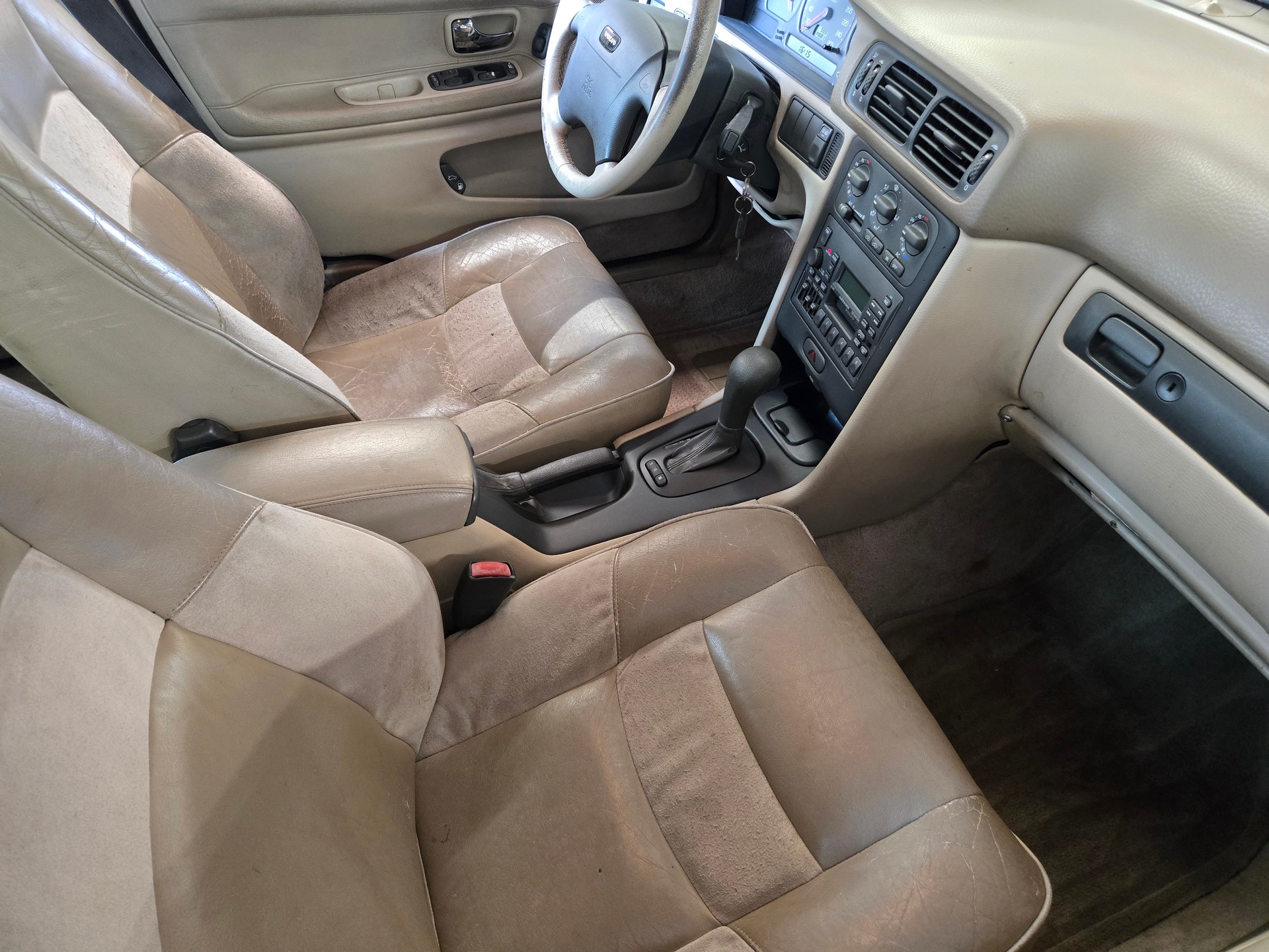 VOLVO V70 2.5-image-5