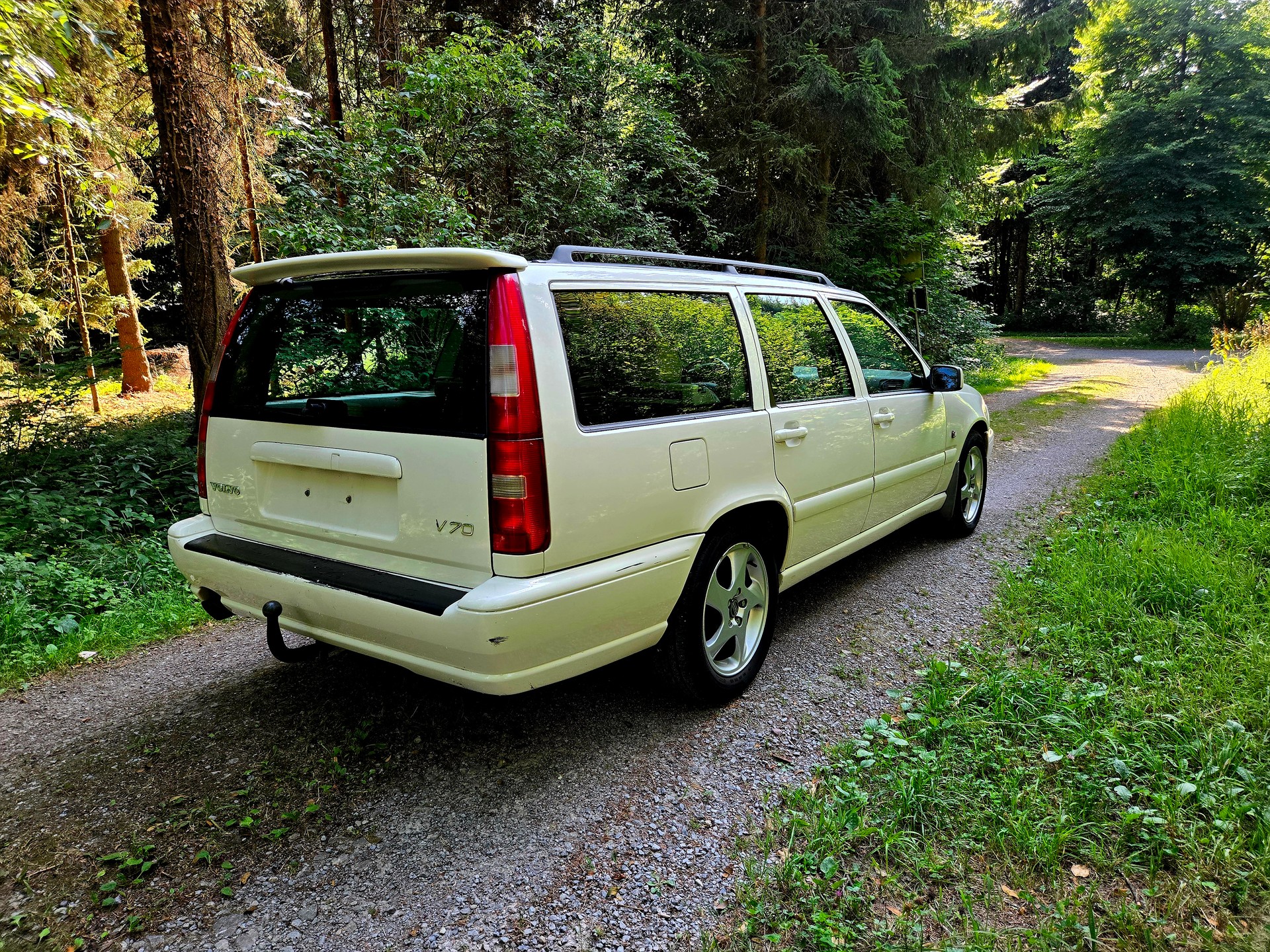 VOLVO V70 2.5-image-6