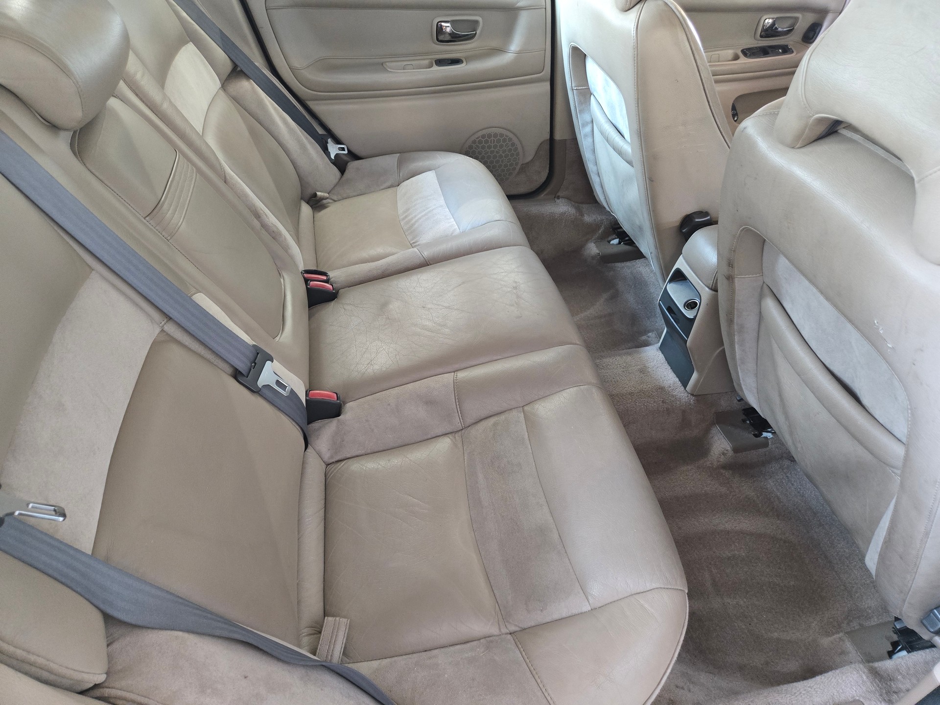 VOLVO V70 2.5-image-13